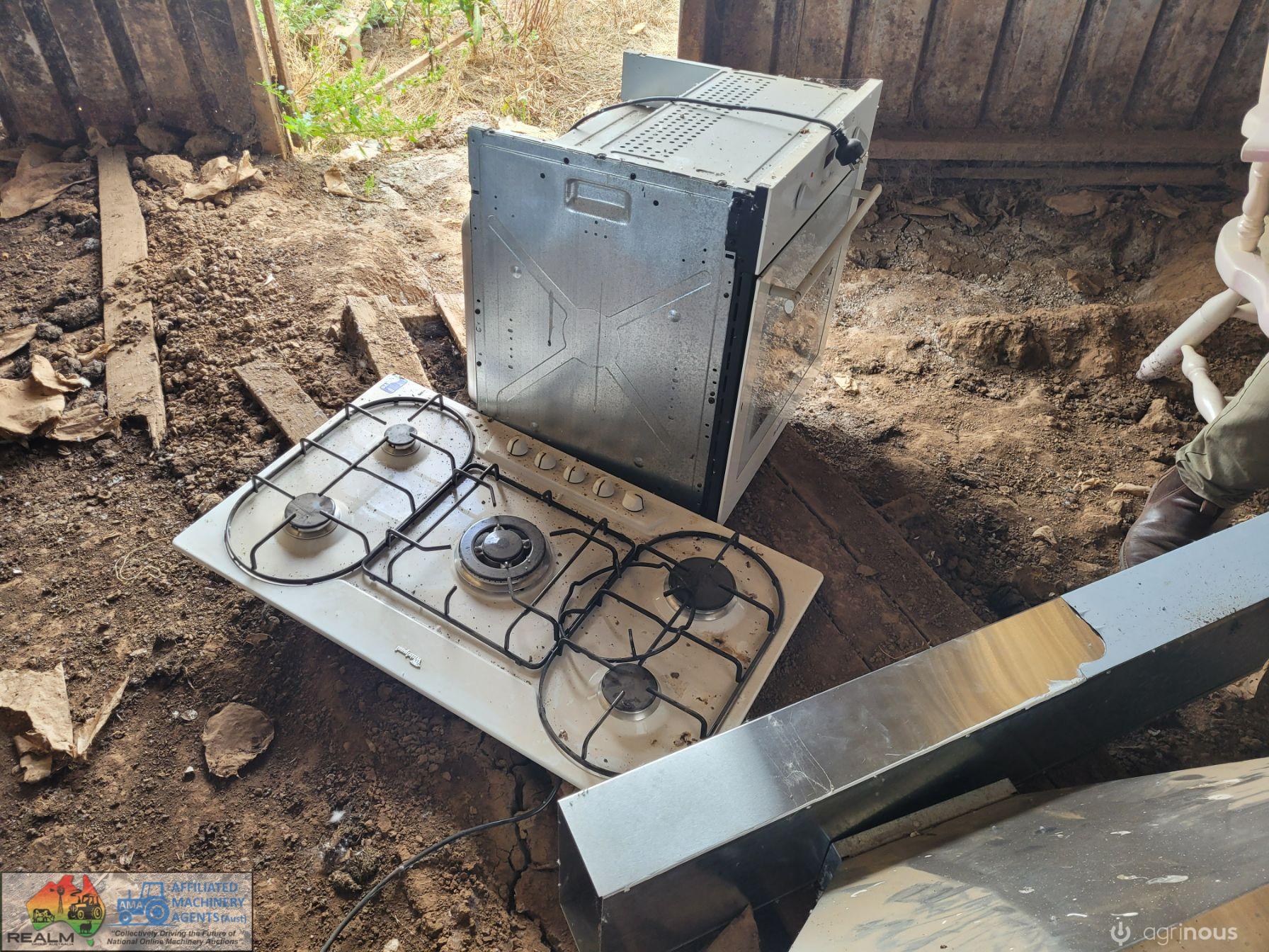 Working Elec. Oven, Gas Hotplate & Qasar Range Hood - photo 8