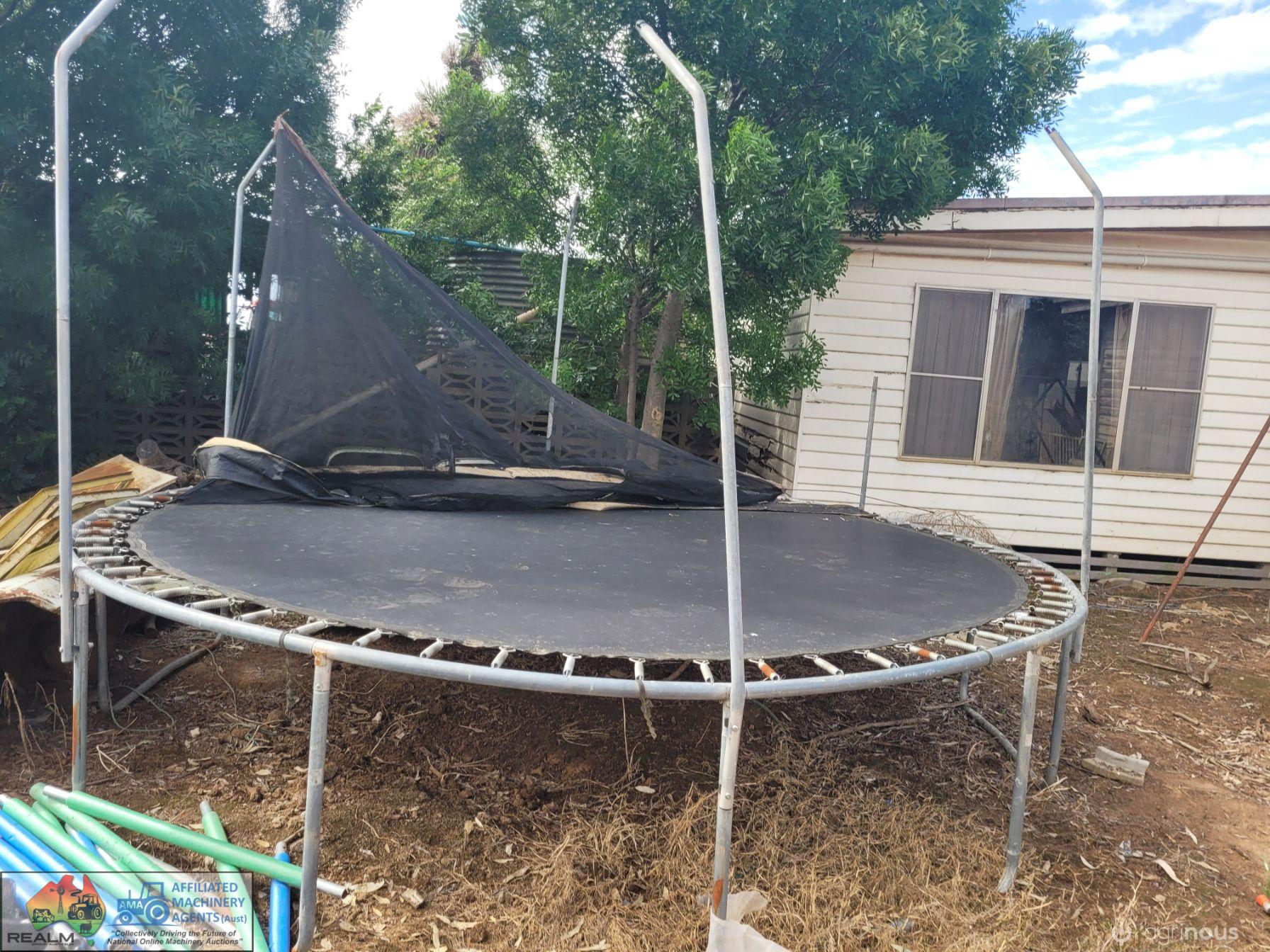 14ft Round Trampoline, with New Safety Net - photo 3