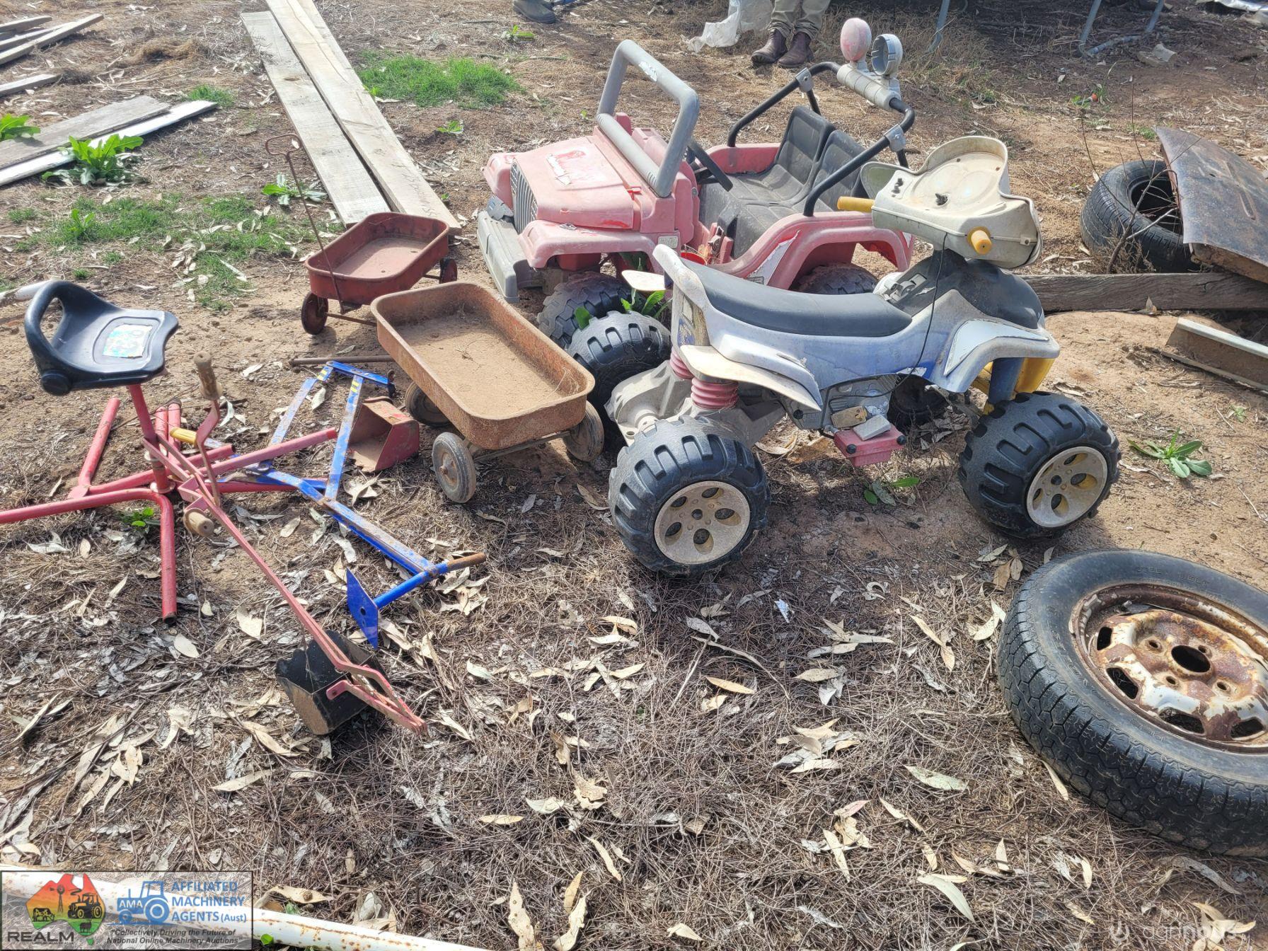 Kids Jeep, Quad, Diggers & 2 Trolleys - photo 2