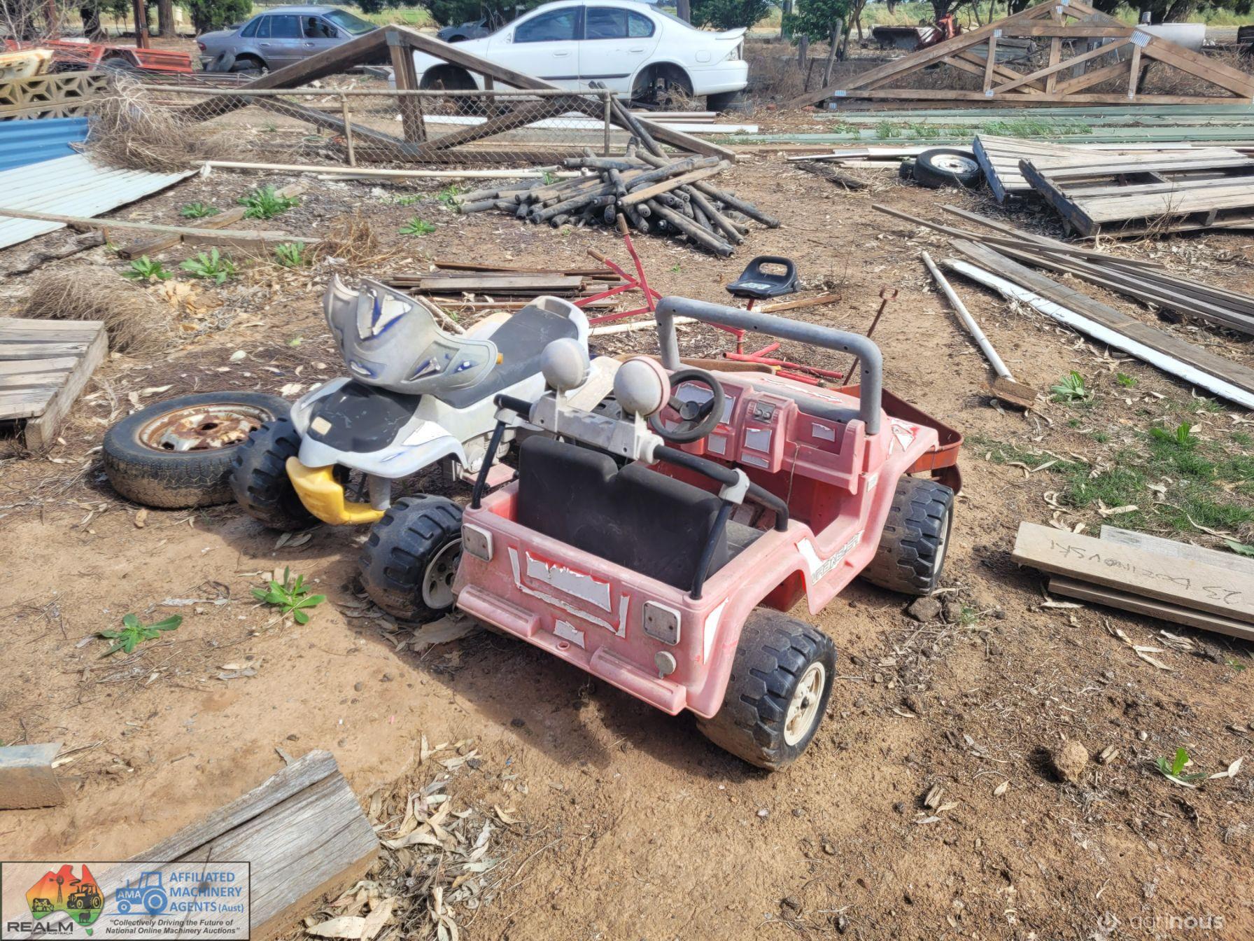 Kids Jeep, Quad, Diggers & 2 Trolleys - photo 3