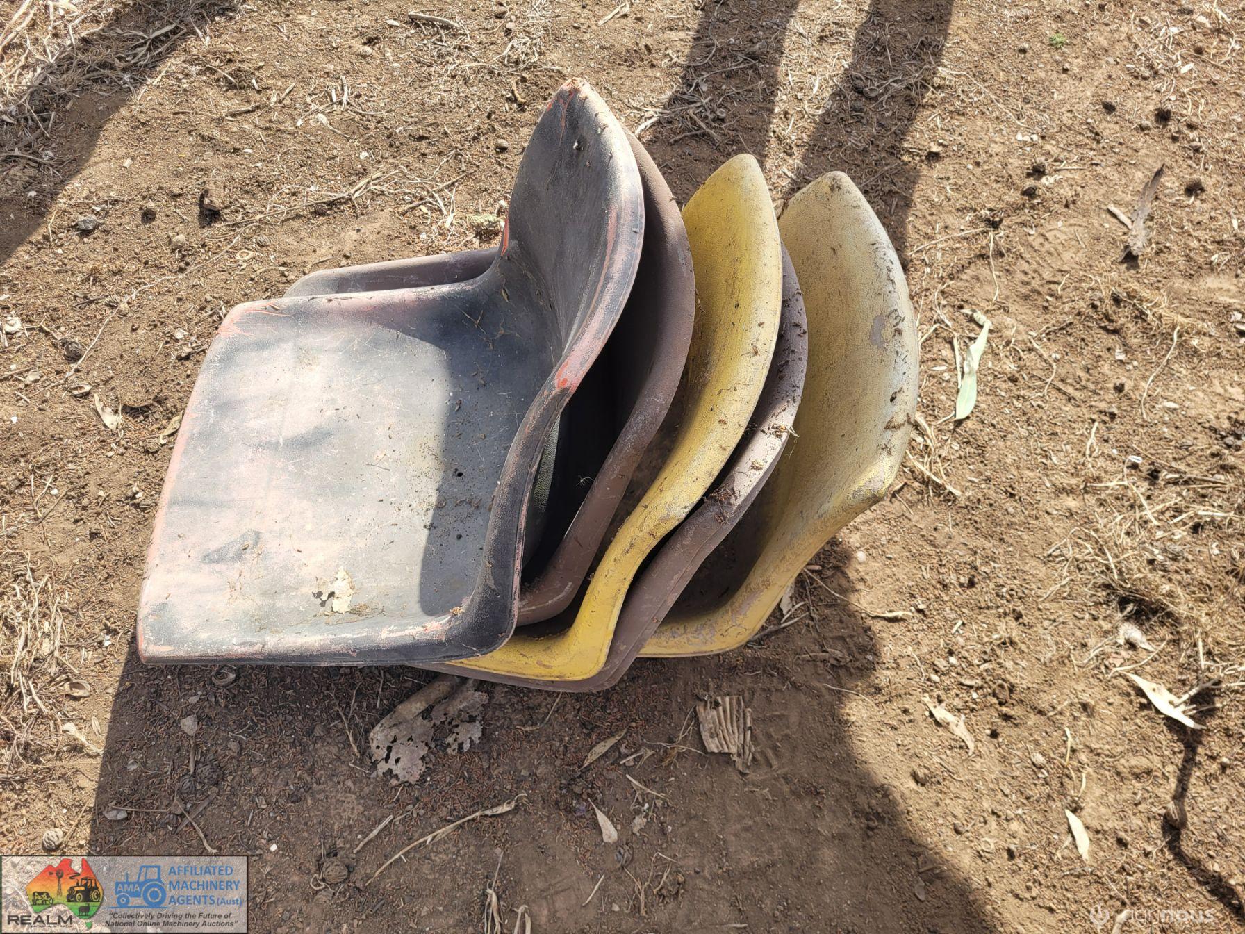 5x Namco Plastic Seats - photo 2