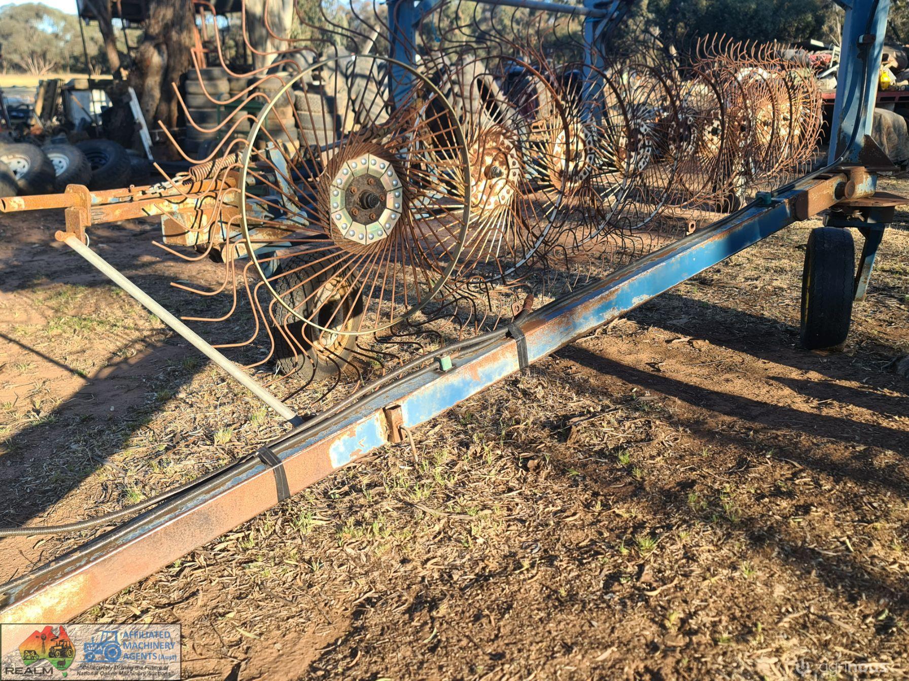 10 Wheel Irishmaster Hay Rake - photo 3