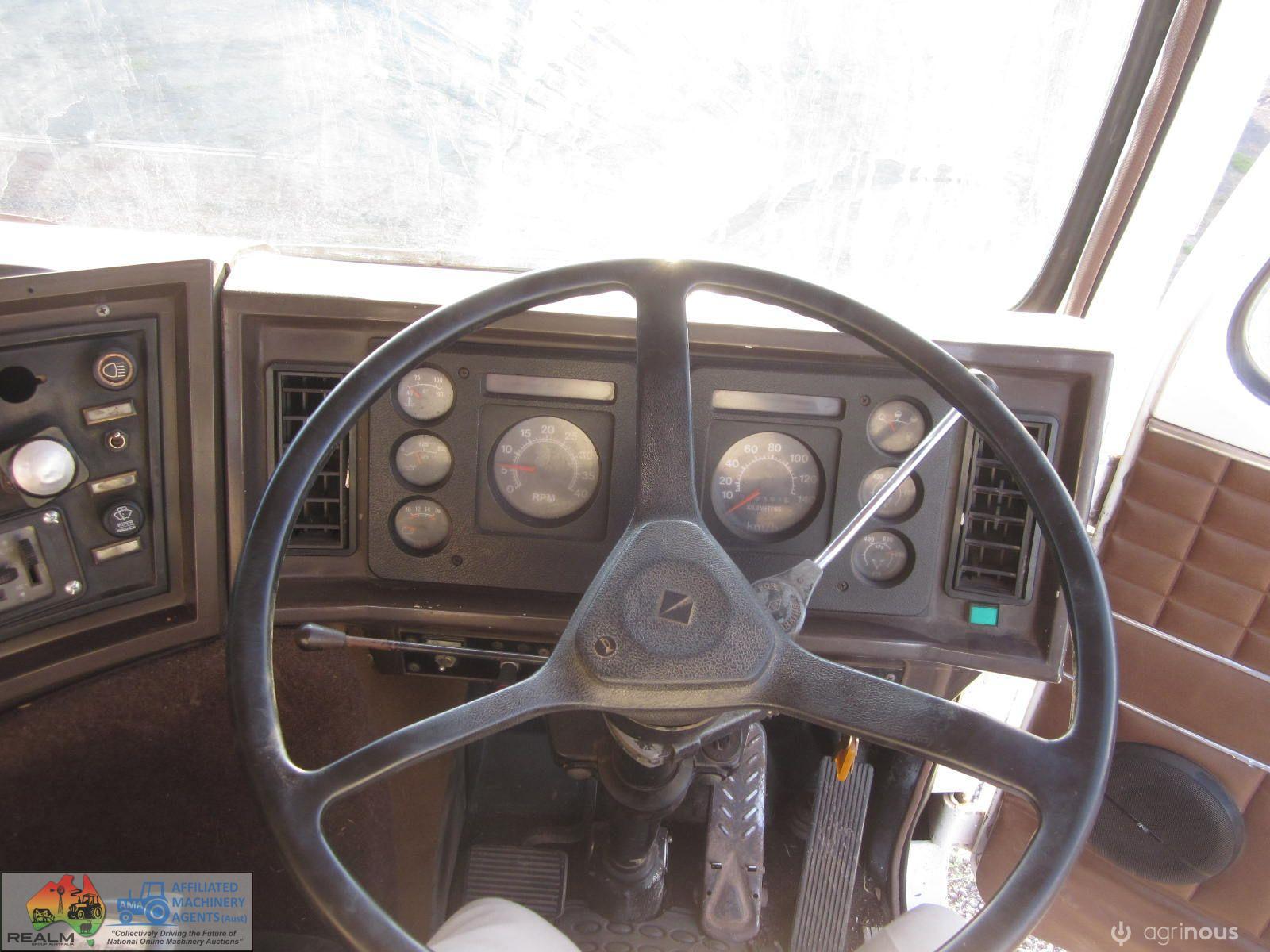 1990  International T2670 Tray Truck (22ft Tray) - photo 10