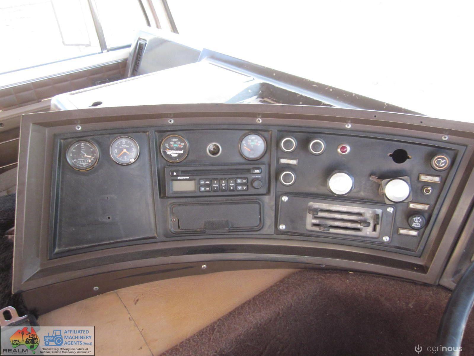 1990  International T2670 Tray Truck (22ft Tray) - photo 11