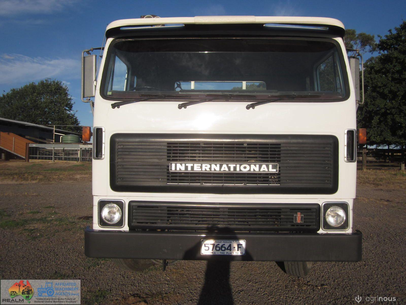 1990  International T2670 Tray Truck (22ft Tray) - photo 3