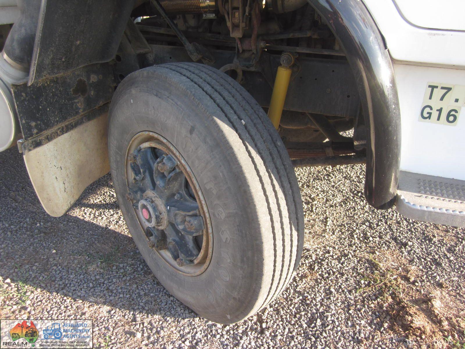 1990  International T2670 Tray Truck (22ft Tray) - photo 4