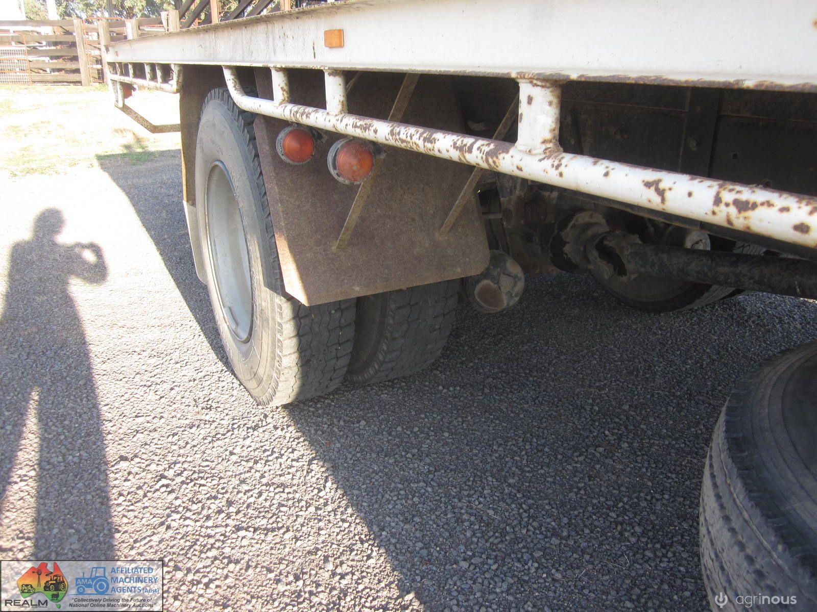 1990  International T2670 Tray Truck (22ft Tray) - photo 5