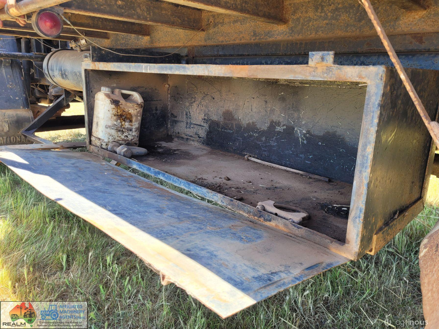 Diesel Acco 1830B Tip Truck - photo 10