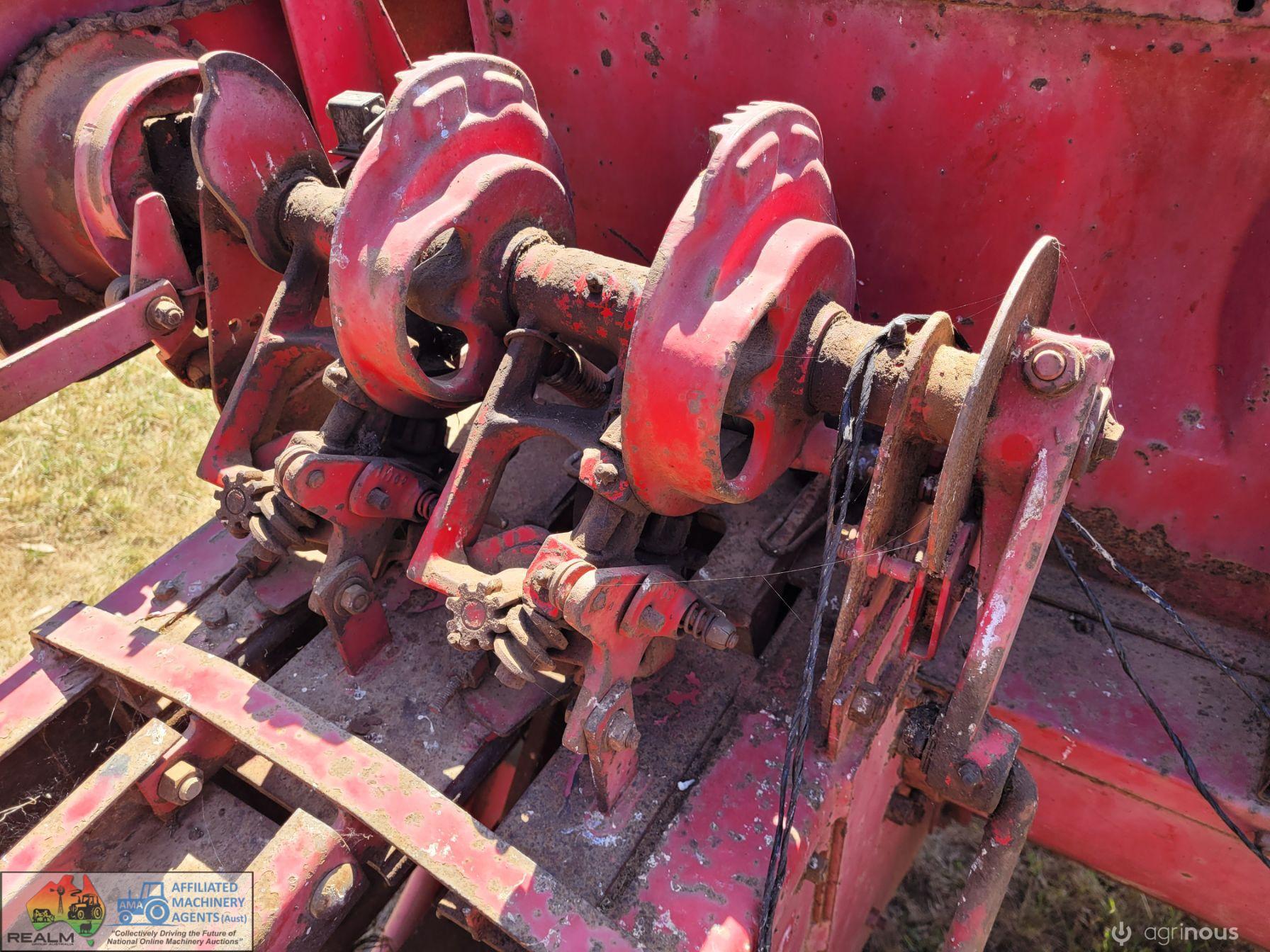NH Super Hayliner 69 Square Baler - photo 8