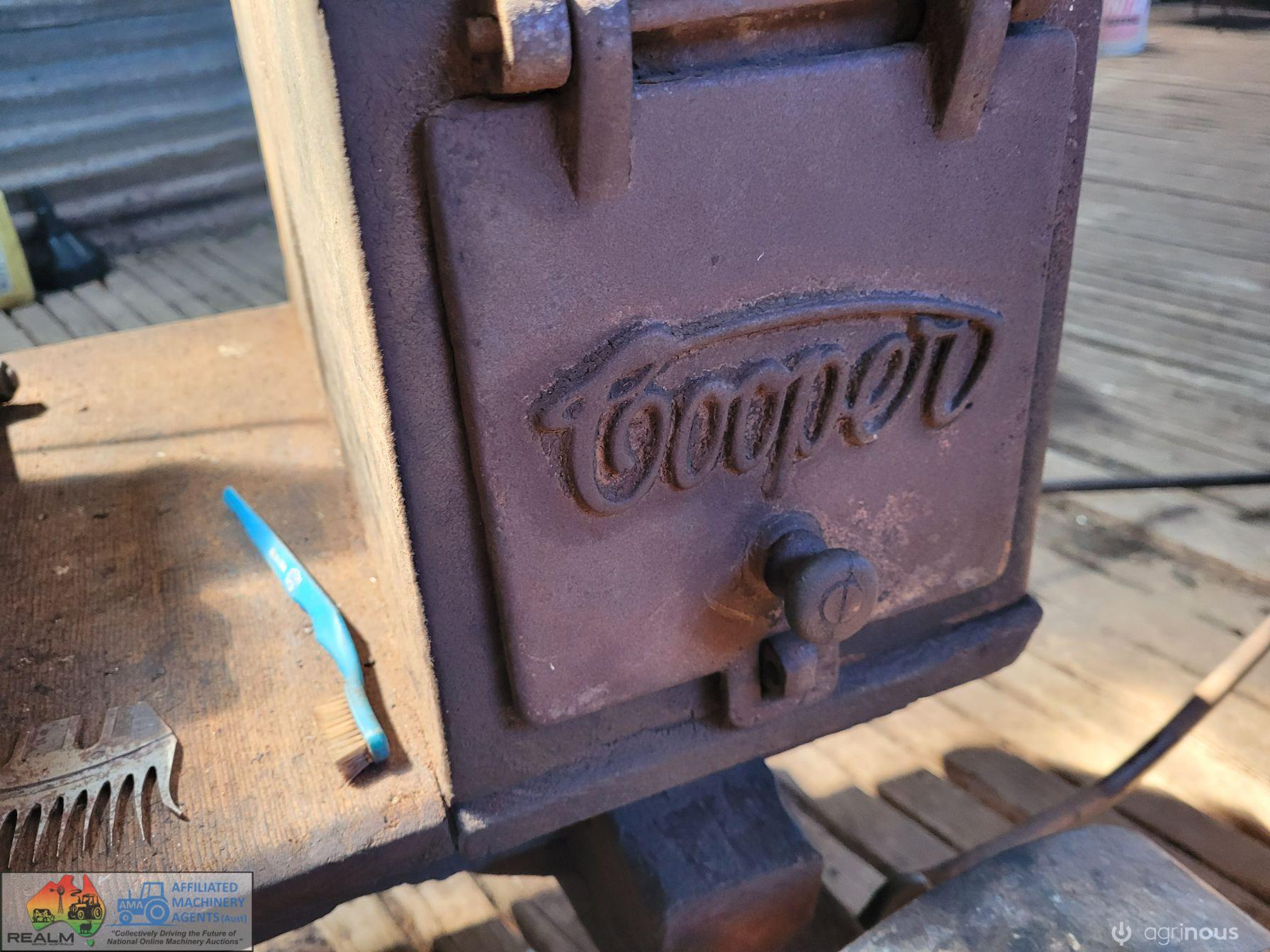 Rare 1928 Cooper 3Hp Twin Shearing Plant - photo 2