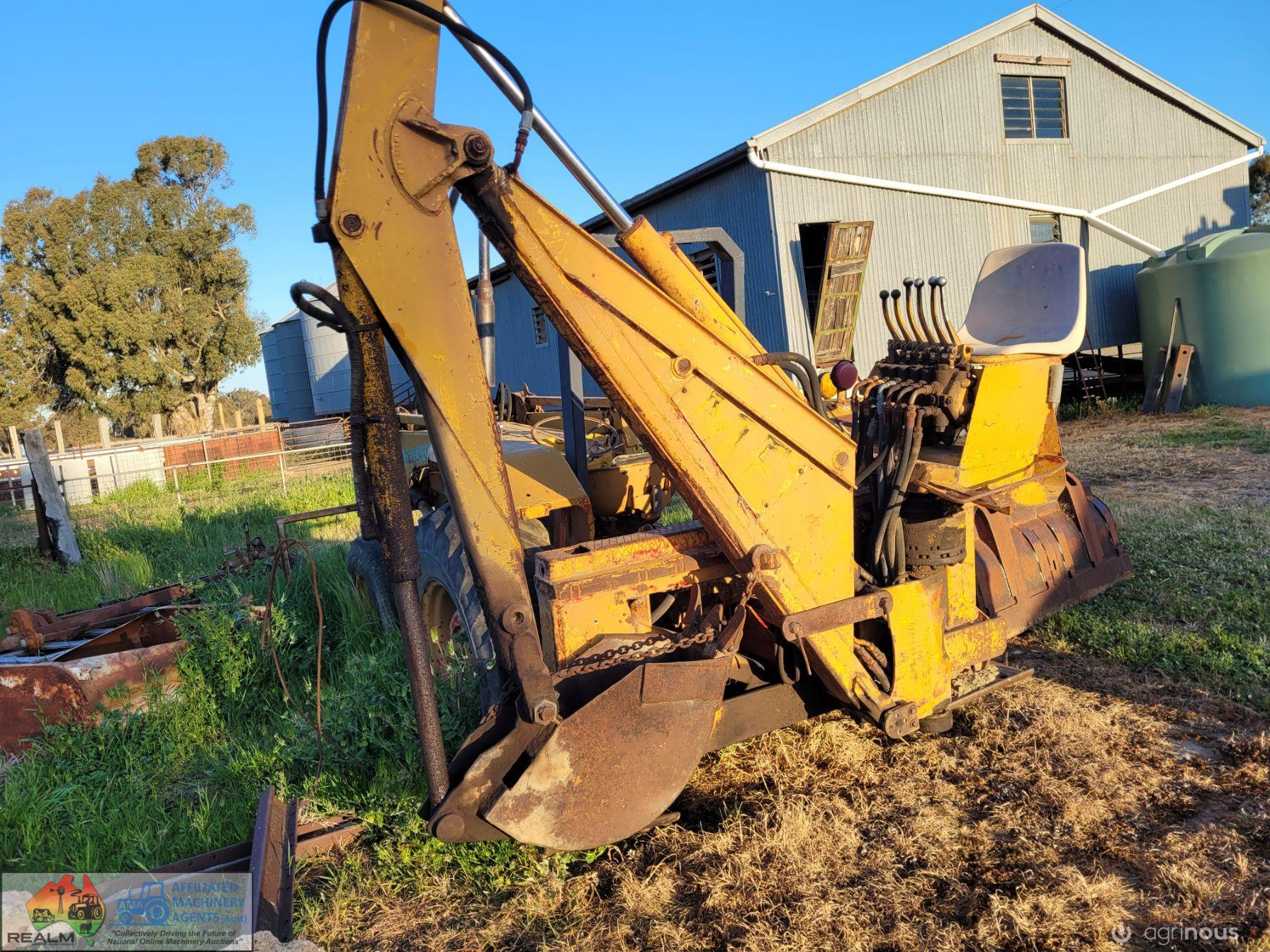 MF-202 Industrial FEL Tractor/Backhoe - photo 2