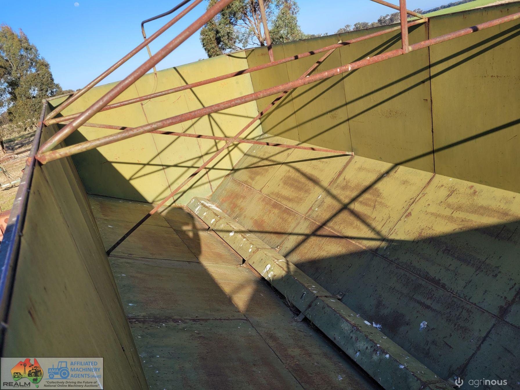 Grain Bin on Truck Chassis - photo 9