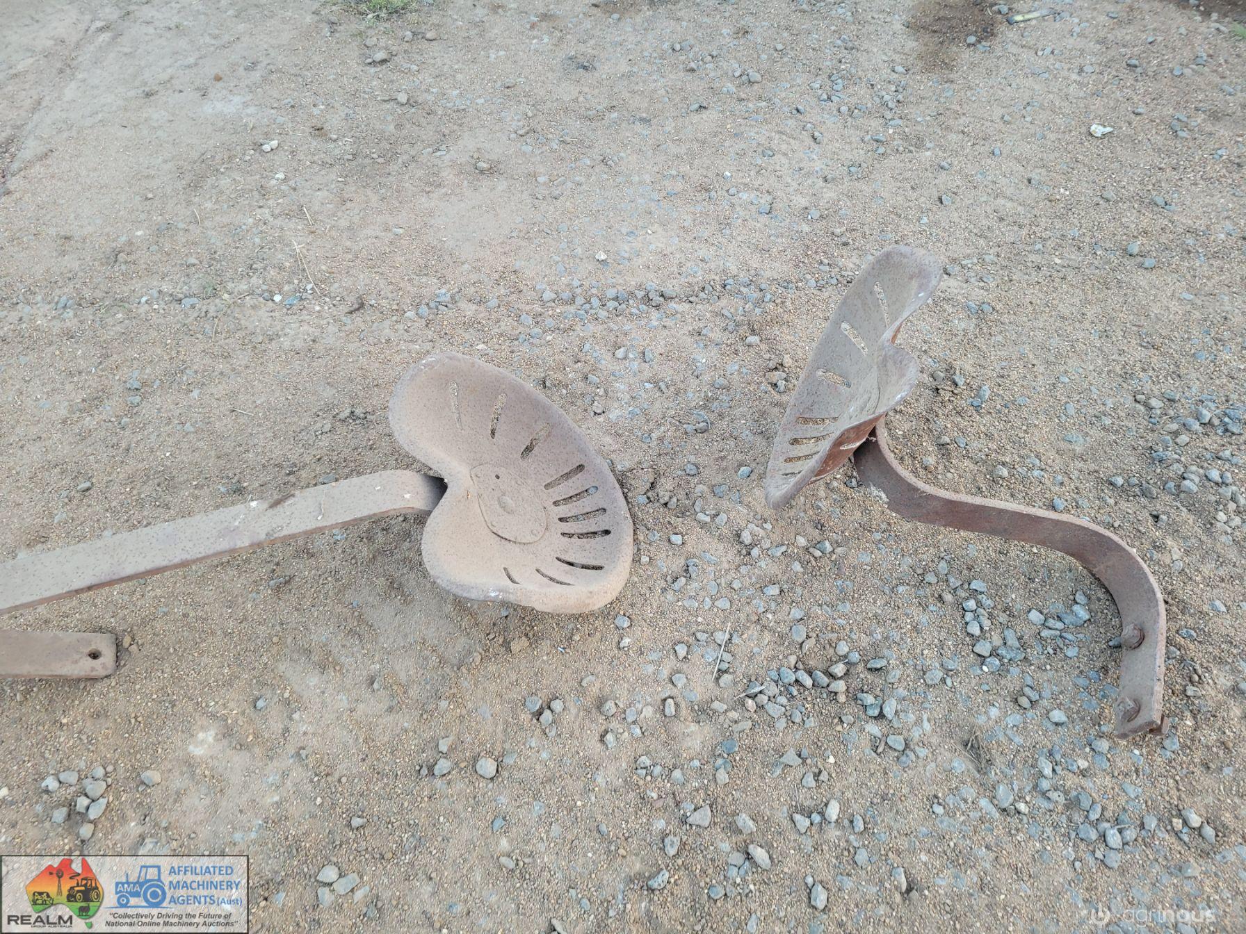 2x Original Steel Tractor/Plough Seats - photo 5