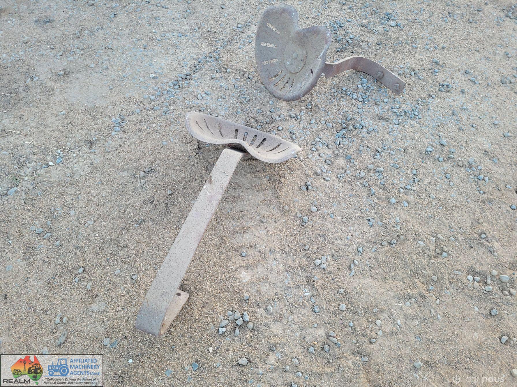 2x Original Steel Tractor/Plough Seats - photo 3