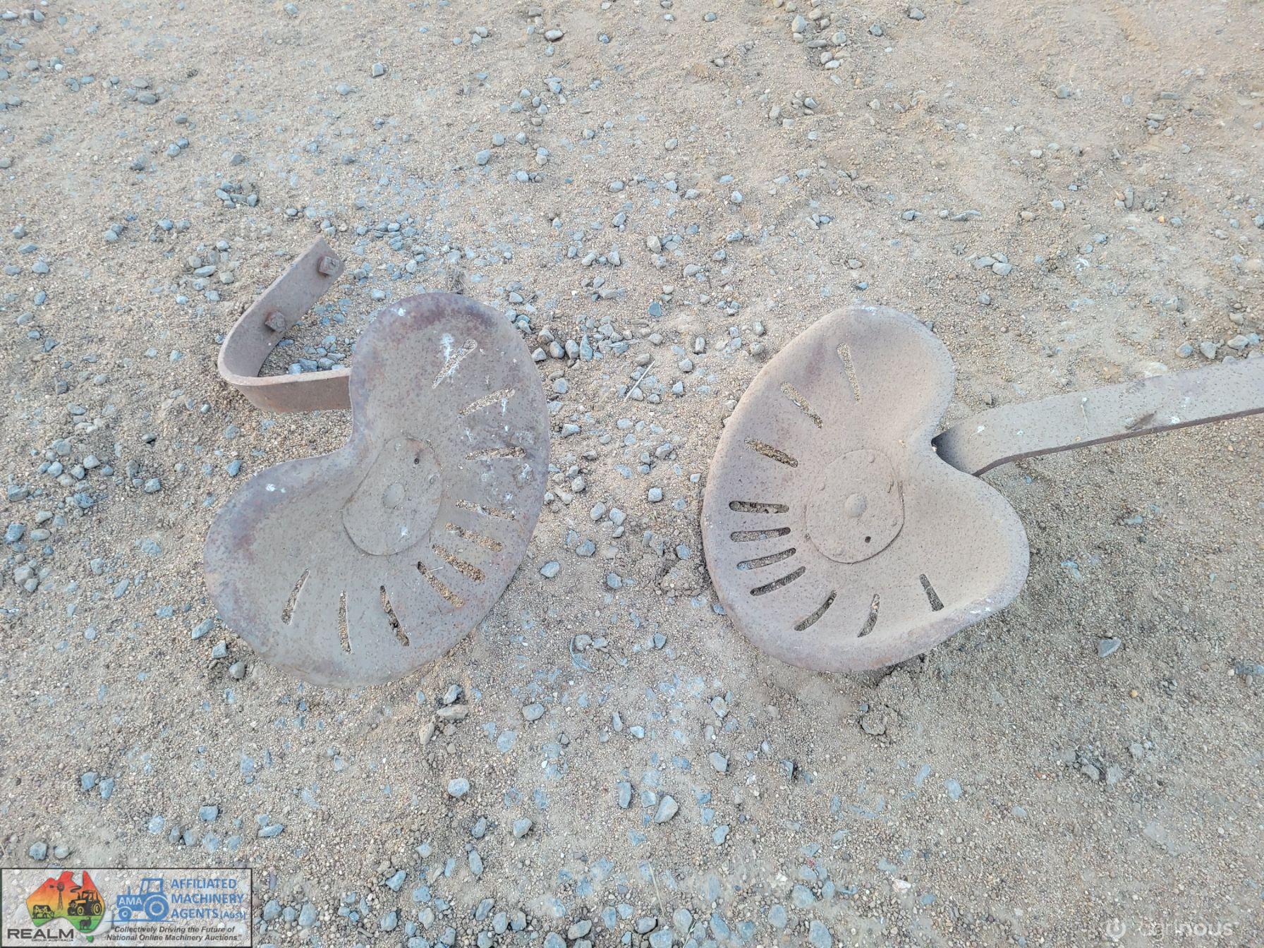 2x Original Steel Tractor/Plough Seats - photo 7