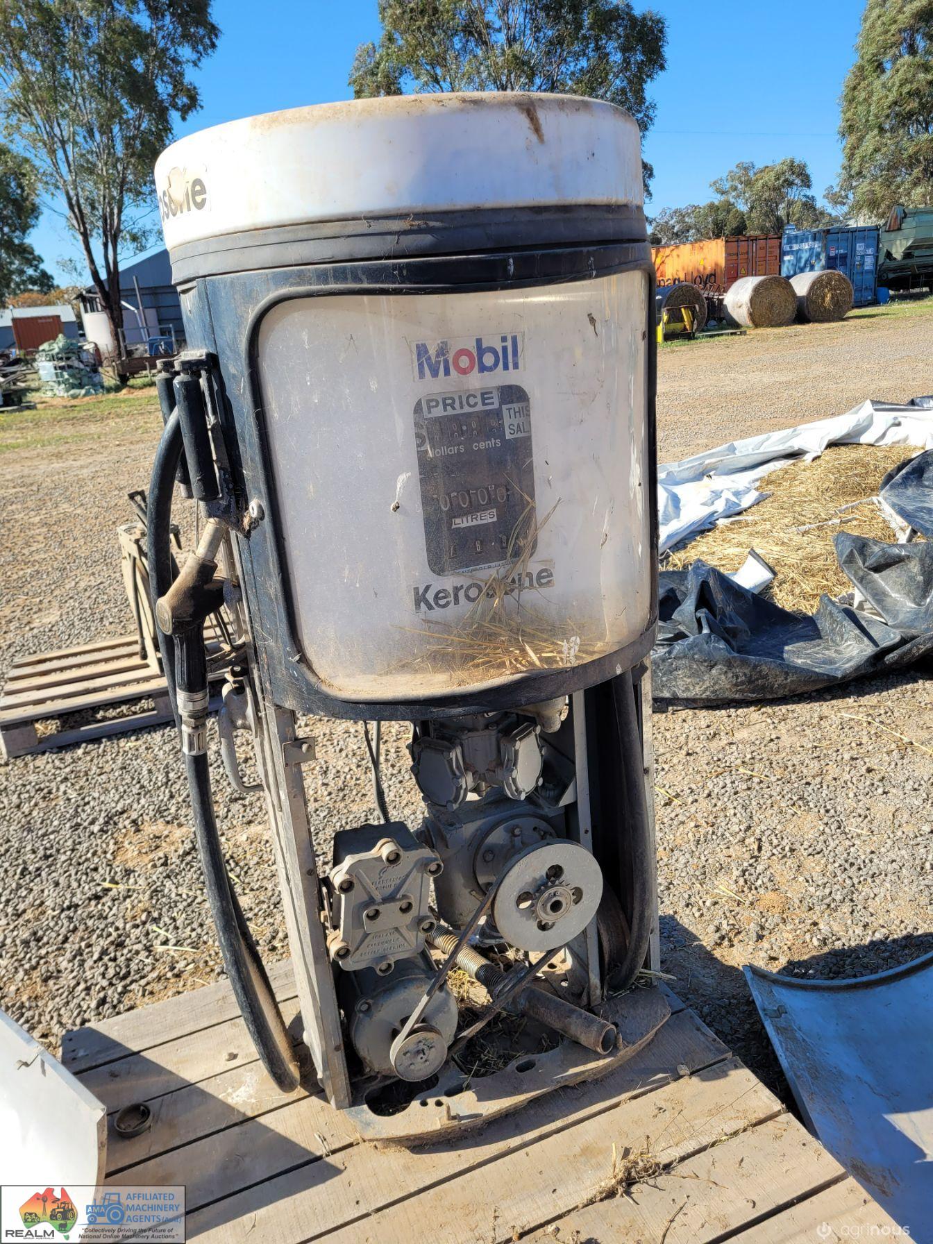 Mobil Electric Fuel Bowser - photo 5
