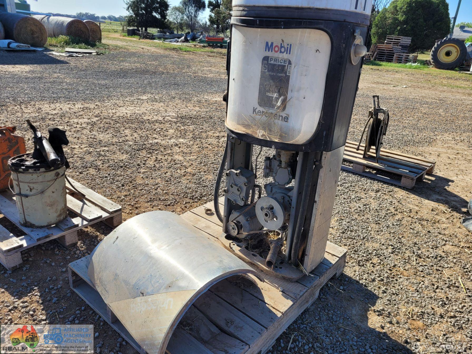 Mobil Electric Fuel Bowser - photo 7