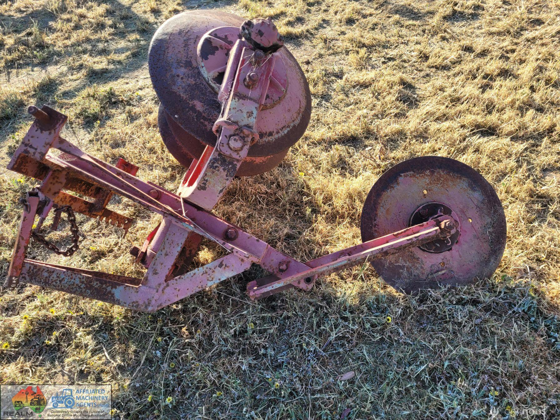 IH Reversable 3 Furrow Disc Plough - photo 5