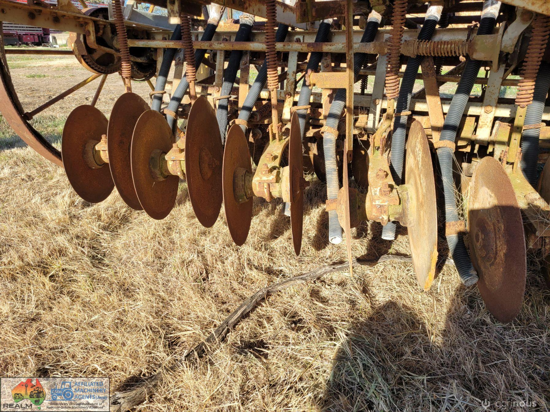 16 Row Disc Combine Seeder - photo 3