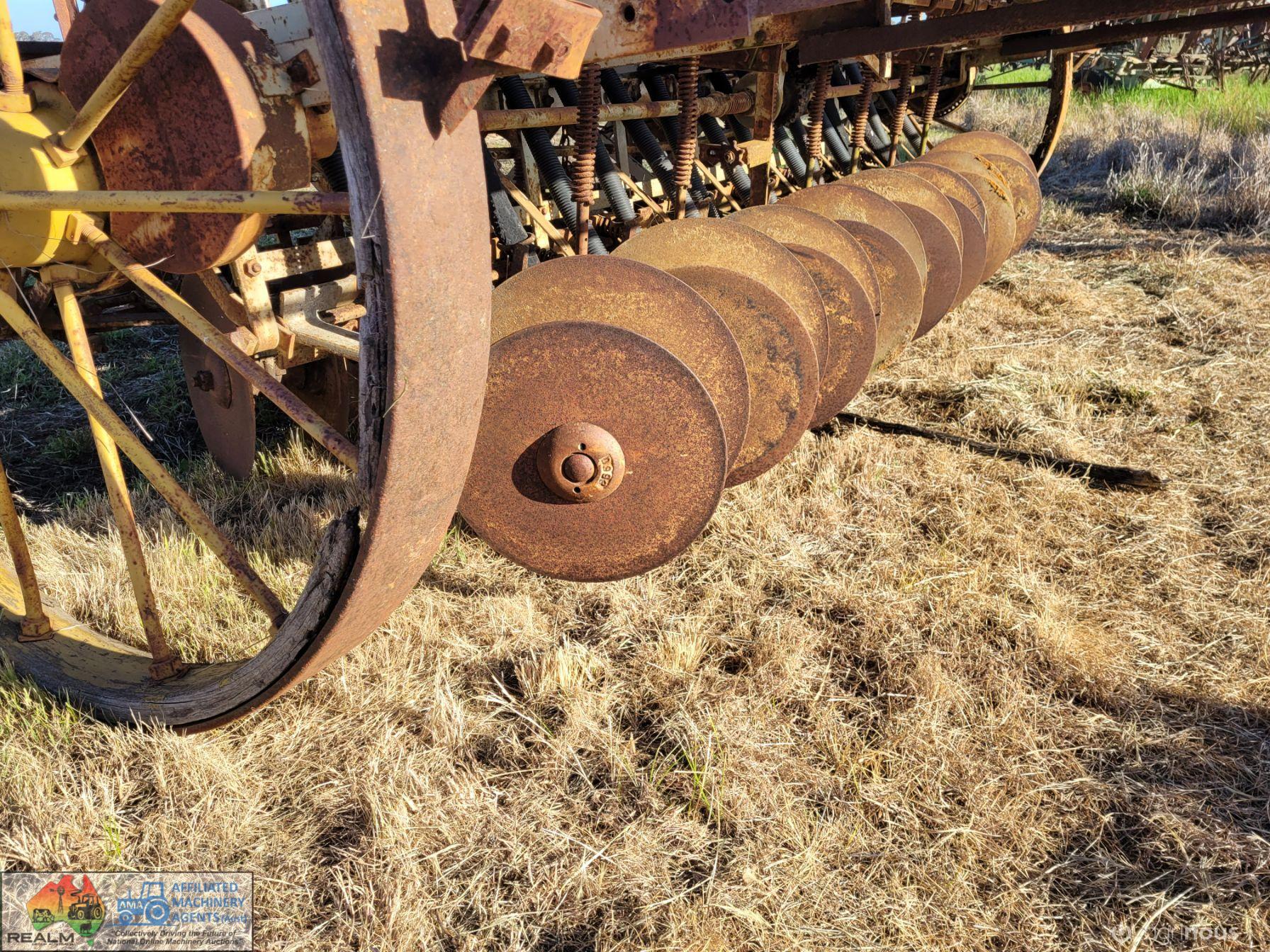 16 Row Disc Combine Seeder - photo 2
