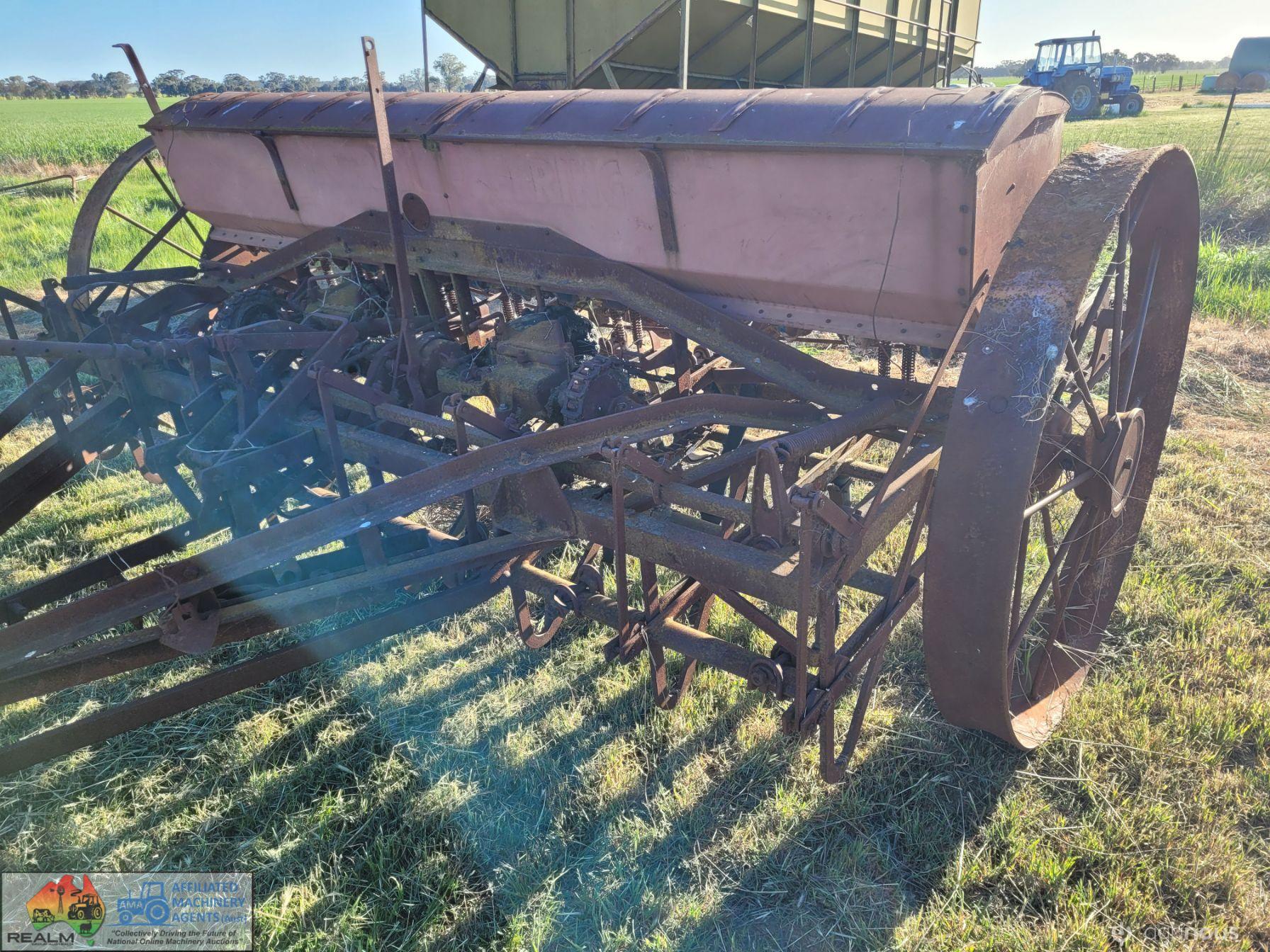 16 Row McCormick Deering Combine (Sold as parts only) - photo 7