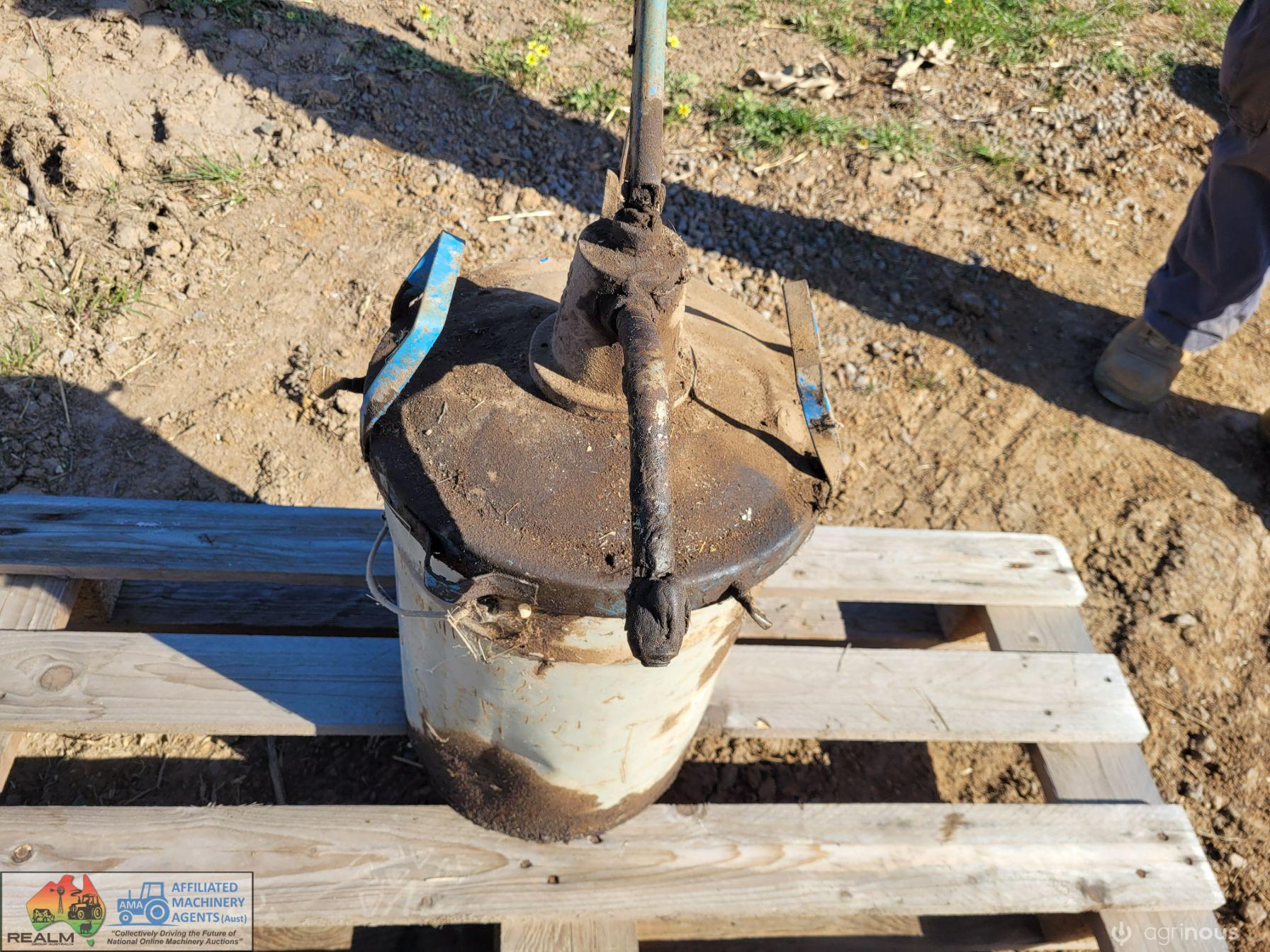 Mobil Grease Gun Filler Pump - photo 5