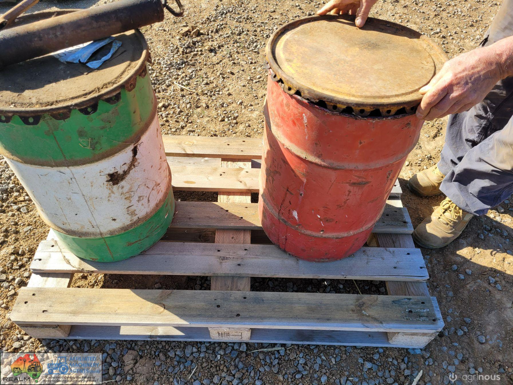 Grease Gun & 2x Tins of Grease (25% ea)