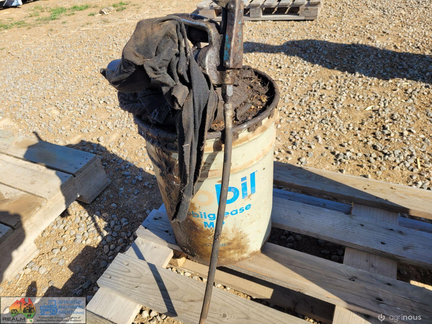 Grease Gun Filler Pump & Grease Gun - photo 4