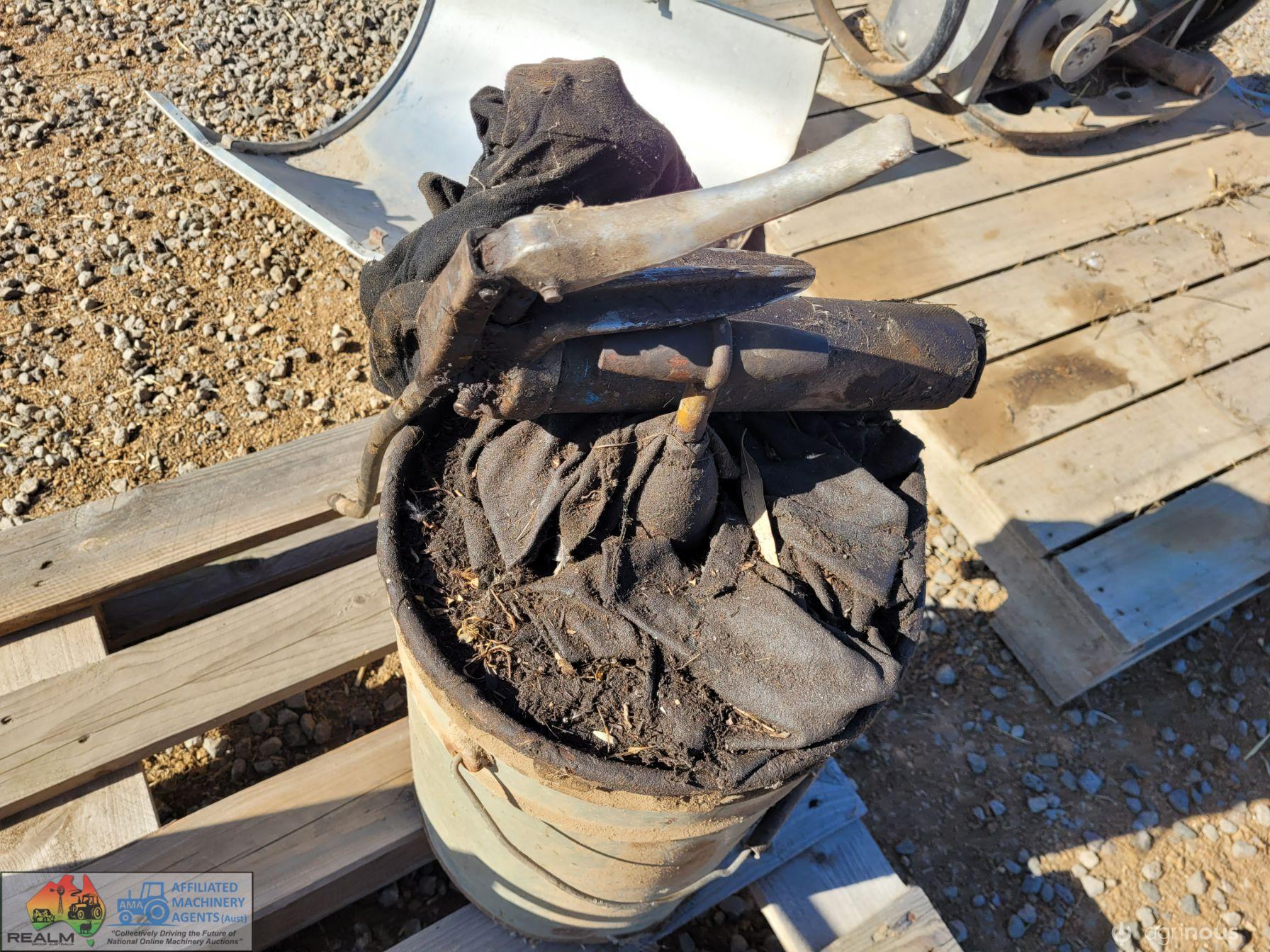 Grease Gun Filler Pump & Grease Gun - photo 5