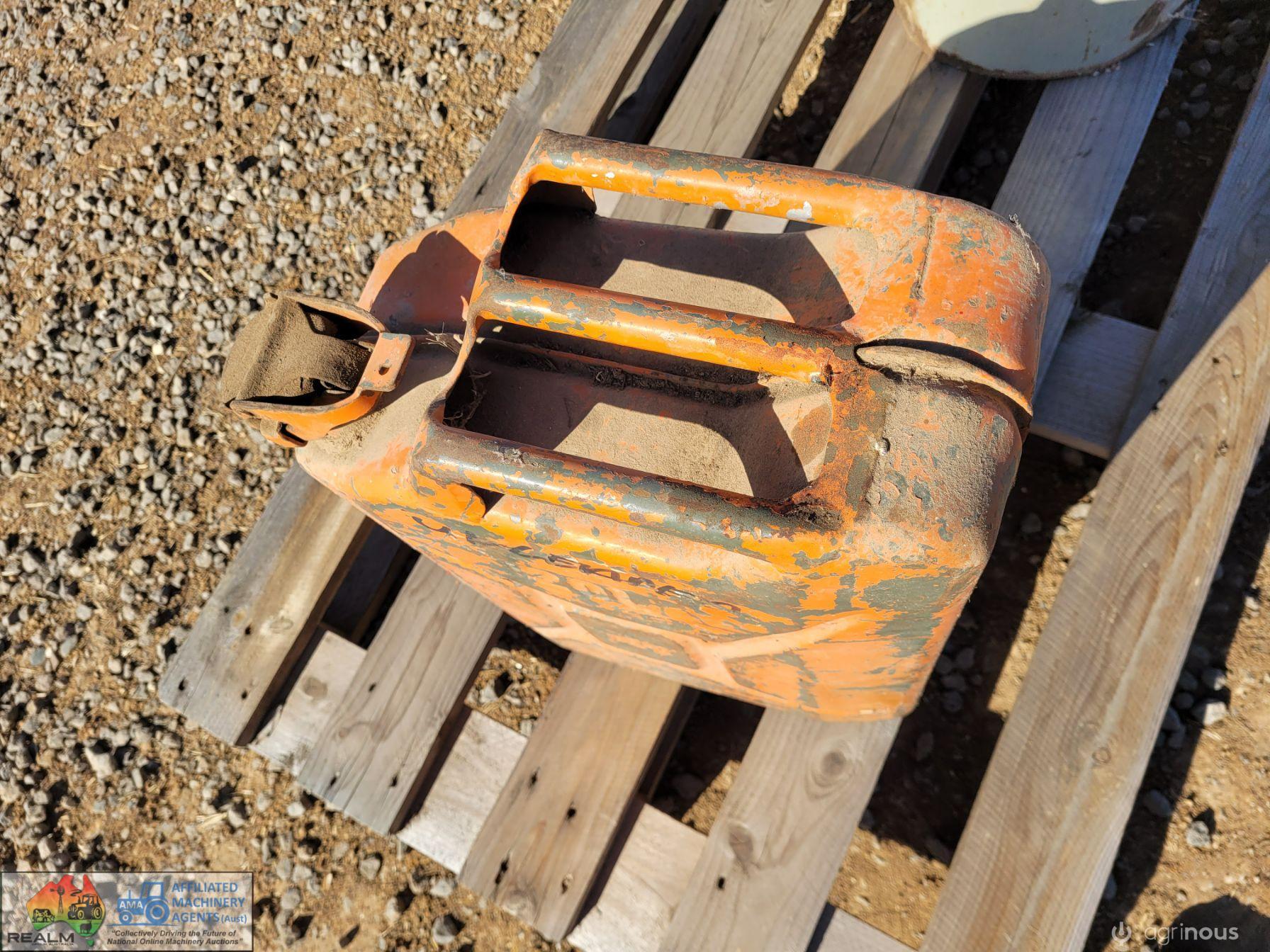 20ltr Jerry Can (No rust holes) - photo 2