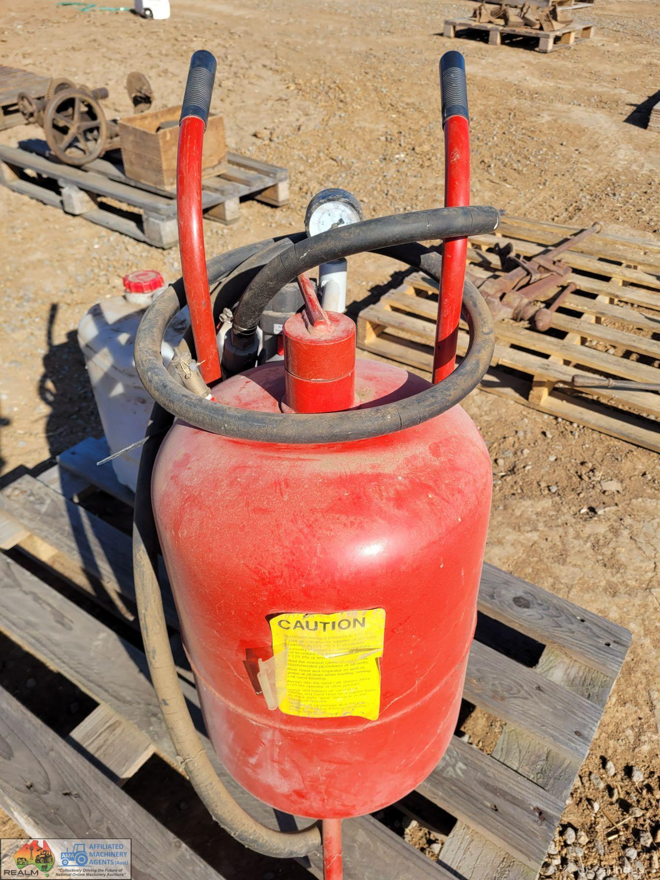 Sandblasting Vessel & Full 20Ltr Container of Glass Beads - photo 3