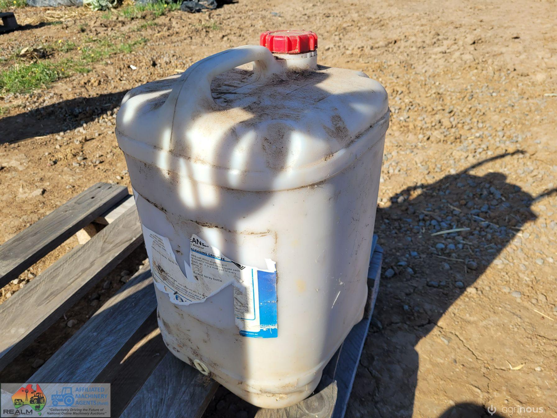 Sandblasting Vessel & Full 20Ltr Container of Glass Beads - photo 5