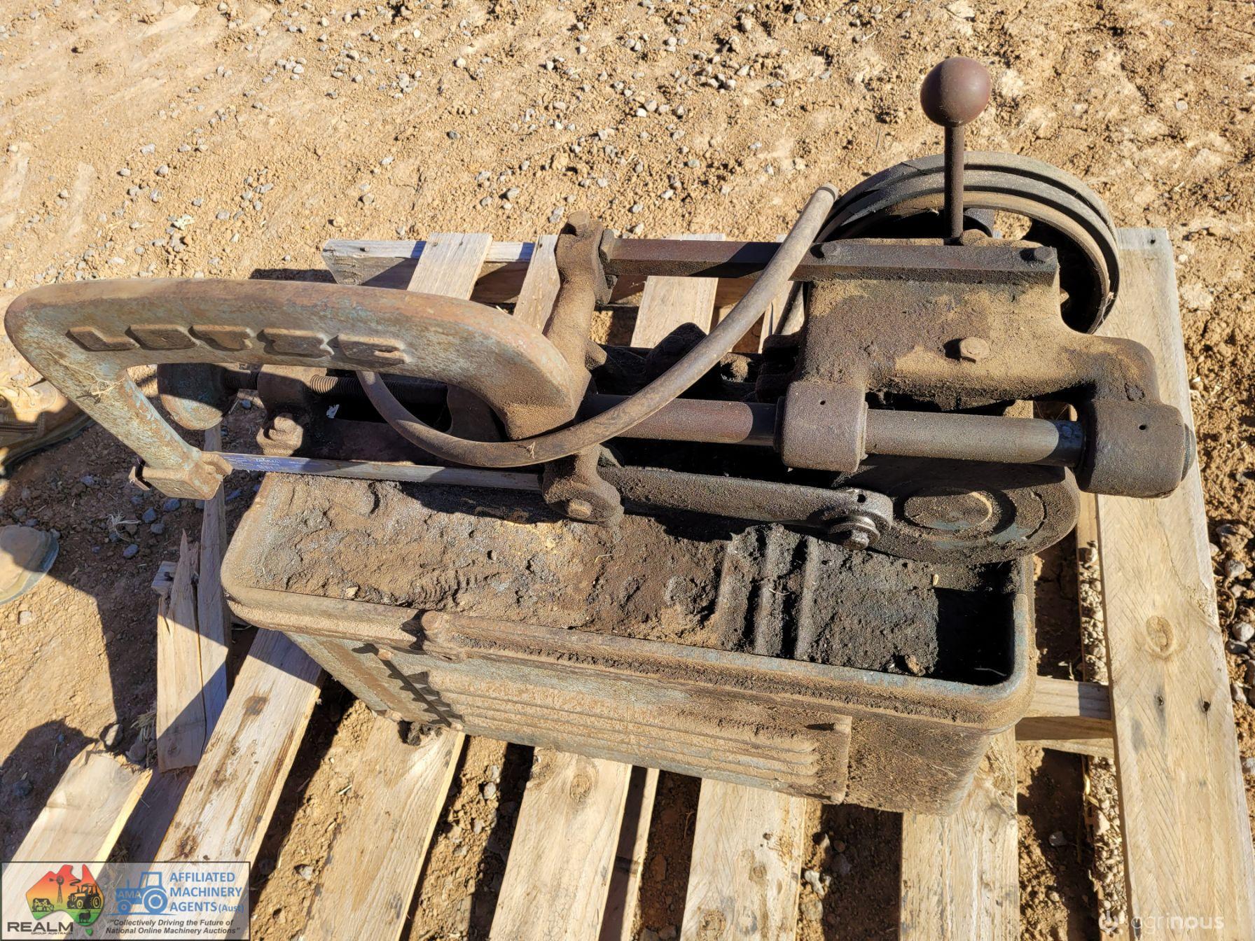 H/Duty 240v Power Hacksaw - photo 2