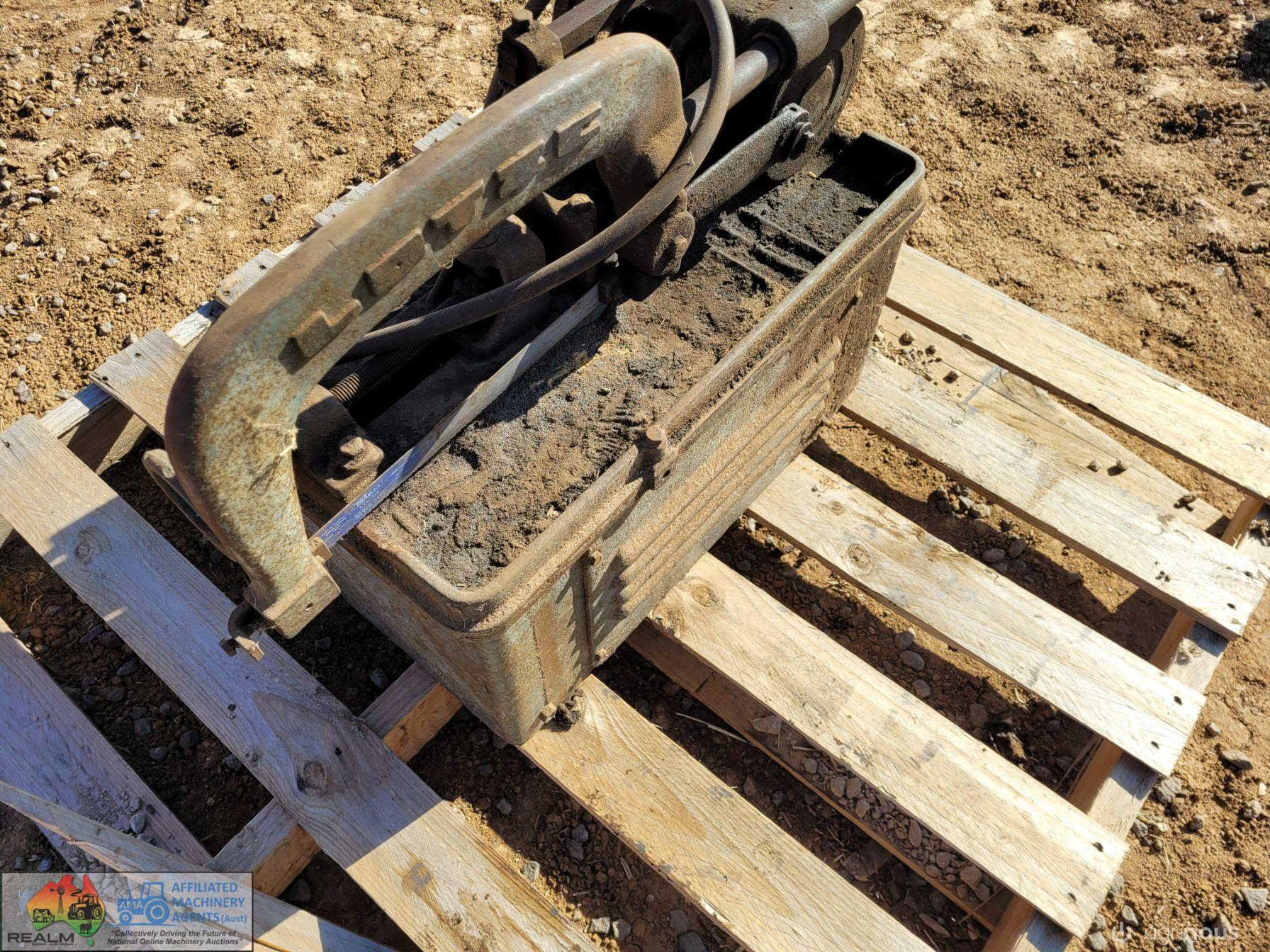 H/Duty 240v Power Hacksaw - photo 3