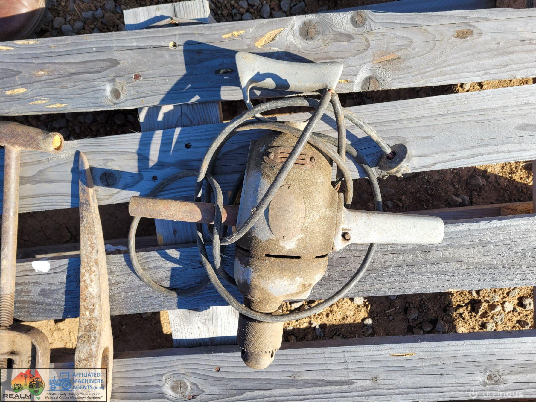 Pipe Cutter & 2x Electric Drills - photo 2