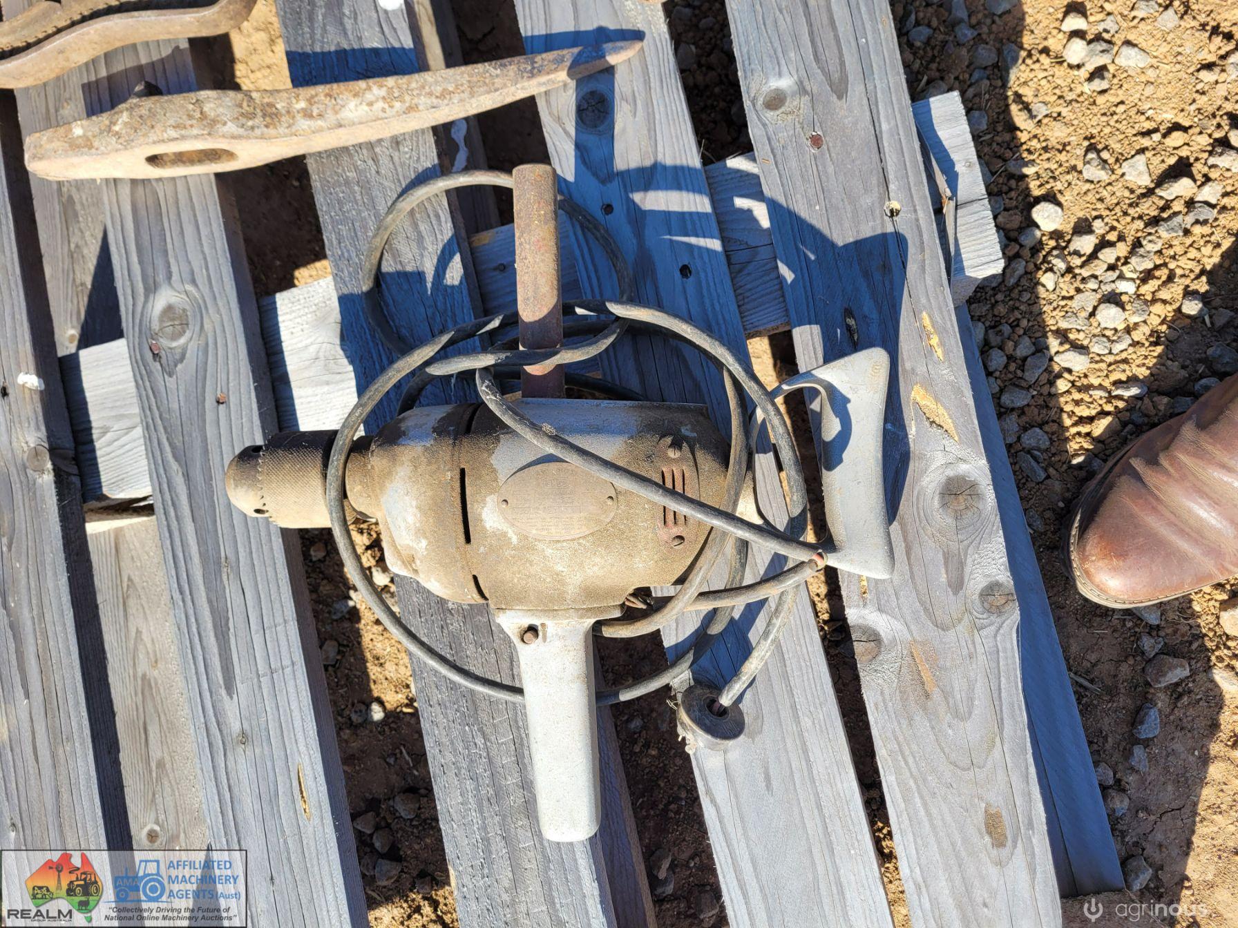 Pipe Cutter & 2x Electric Drills - photo 3
