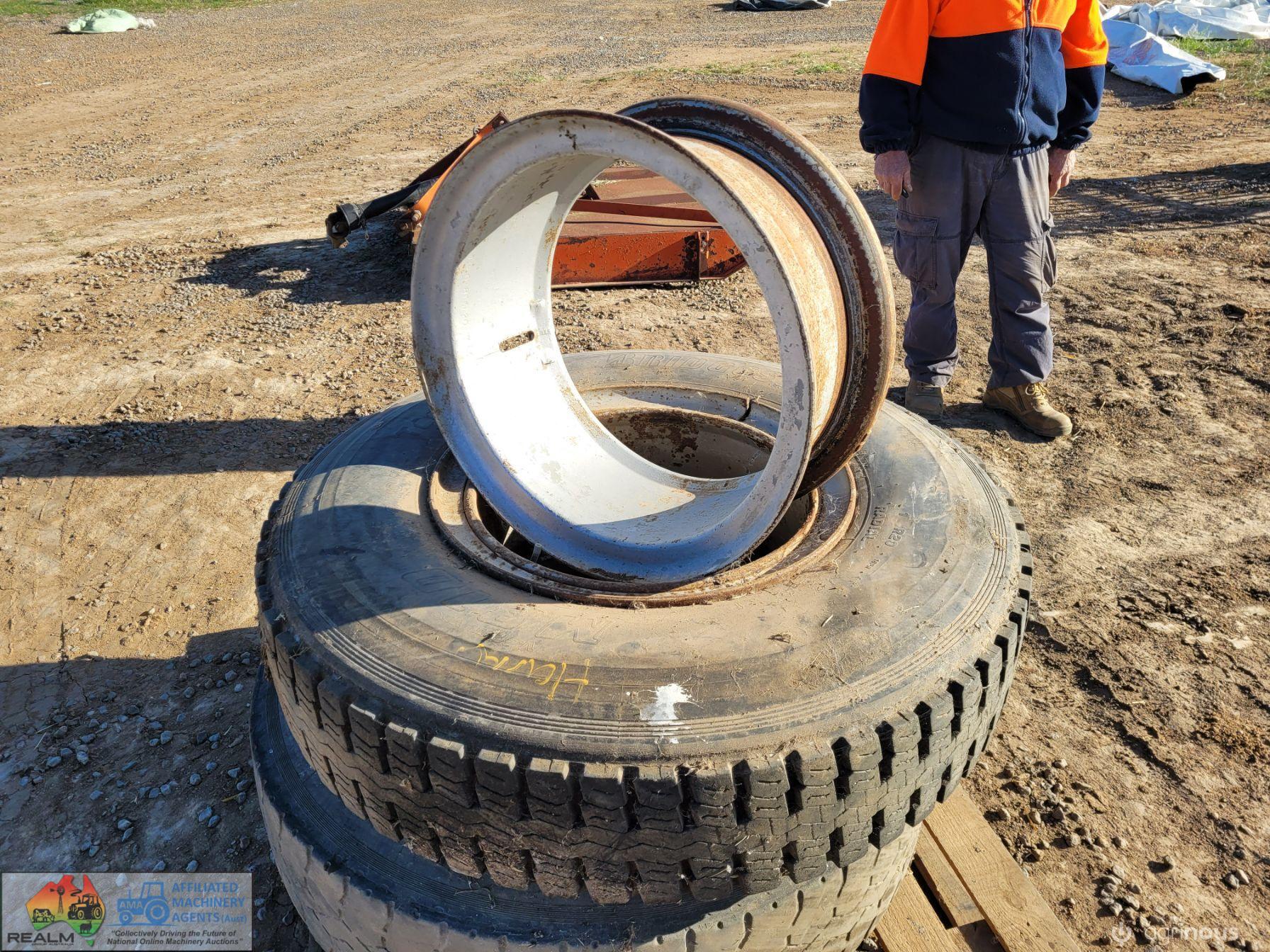 3x 20" Spider Truck Rims, 2 with Tyres