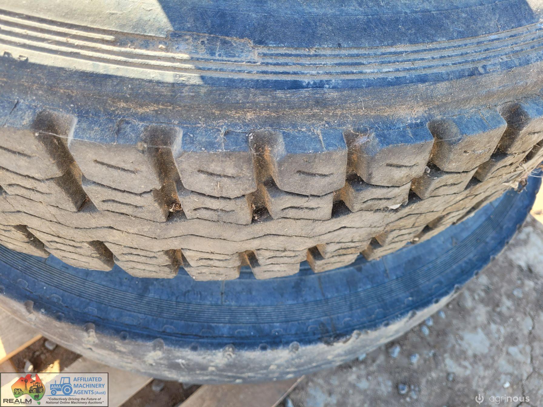 3x 20" Spider Truck Rims, 2 with Tyres - photo 4