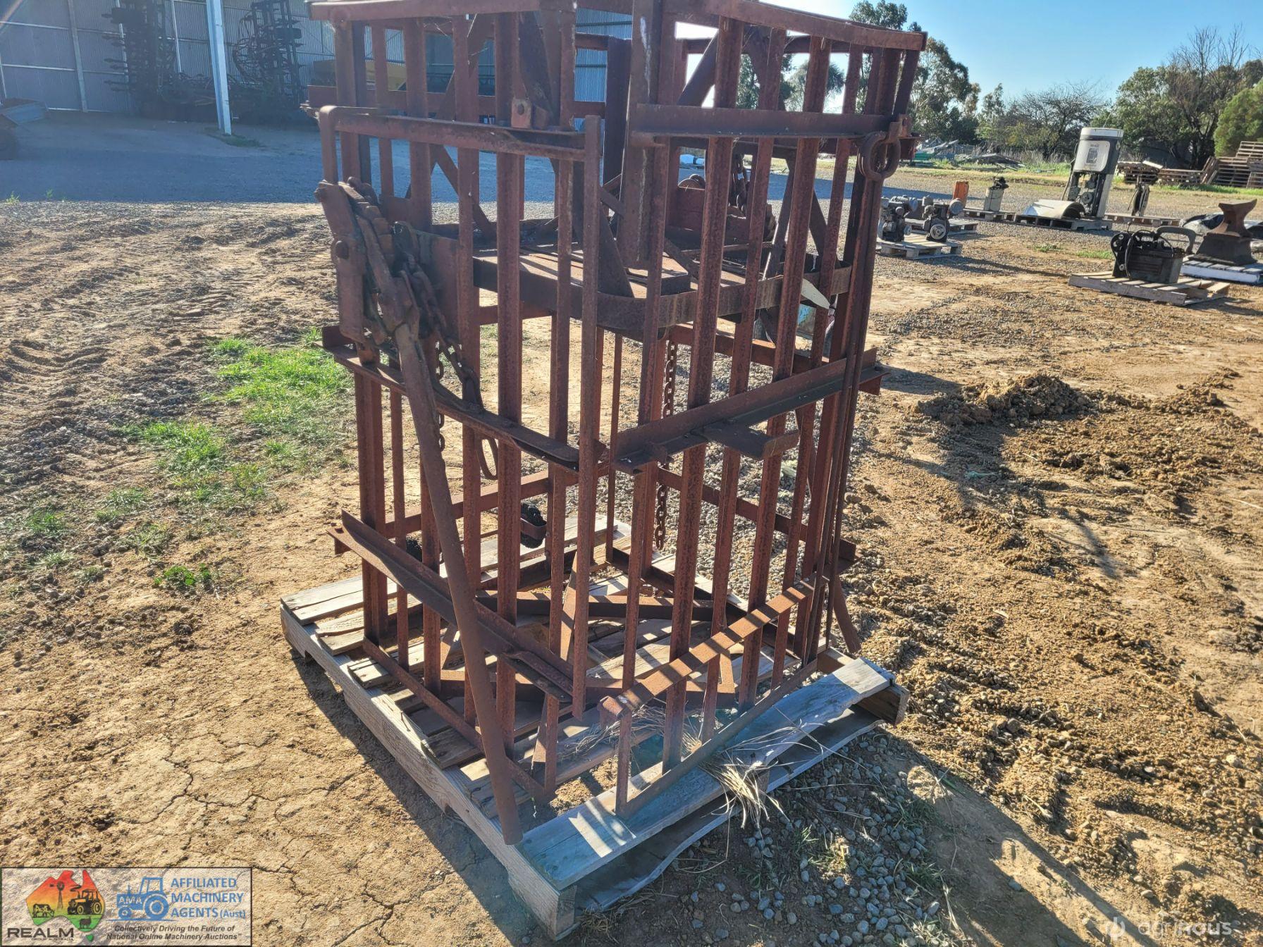 Gardiner Lever Action Wool Press with 2 Bins - photo 3