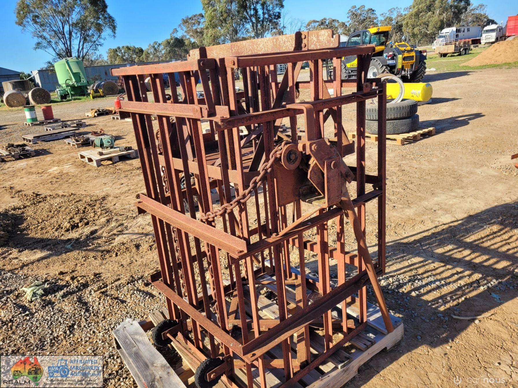 Gardiner Lever Action Wool Press with 2 Bins - photo 2