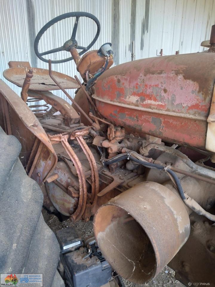 A 554 International Tractor & Pump - photo 5