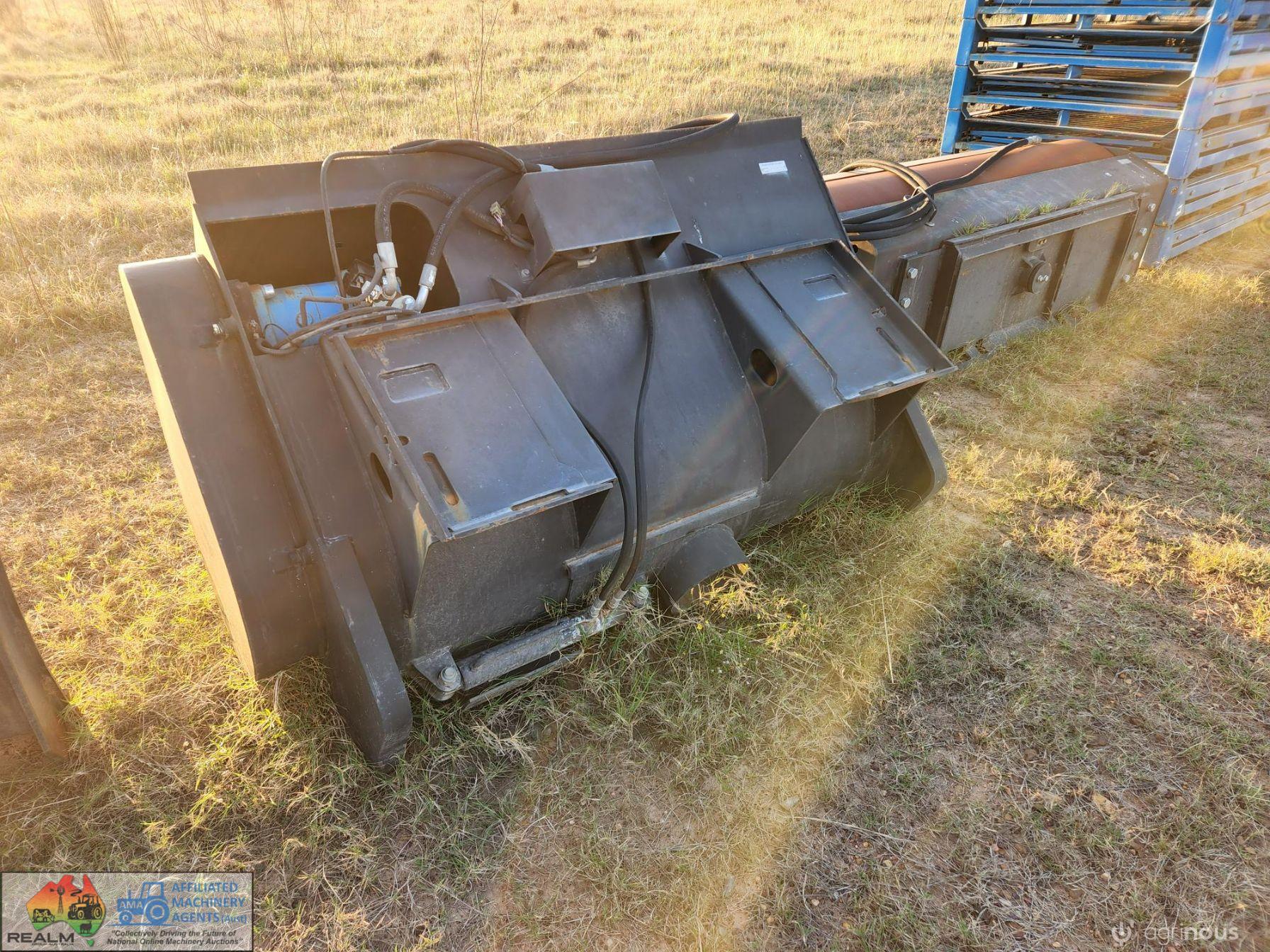 Skid Steer Mount Hyd. Mixing Bucket - photo 3