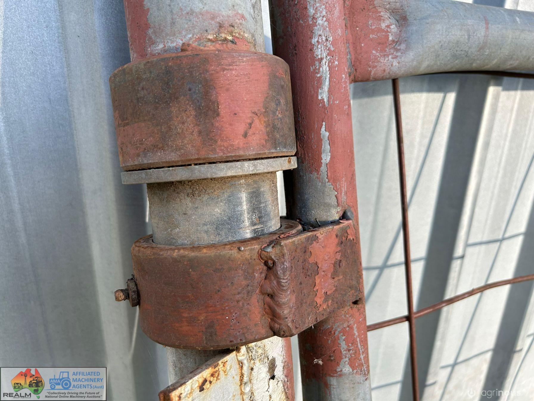 Cattle Yard Forcing Gate - photo 3