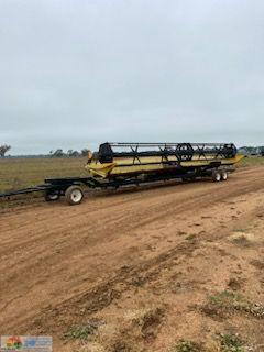 Honey Bee 36ft Draper Front on Comb Trailer