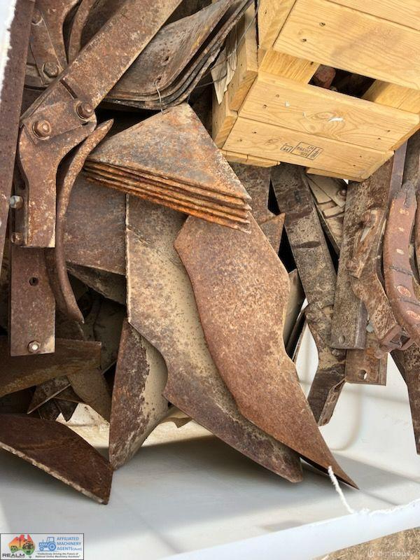 Half Shuttle of Row Crop Fittings (inc. Chisel plough points) - photo 2