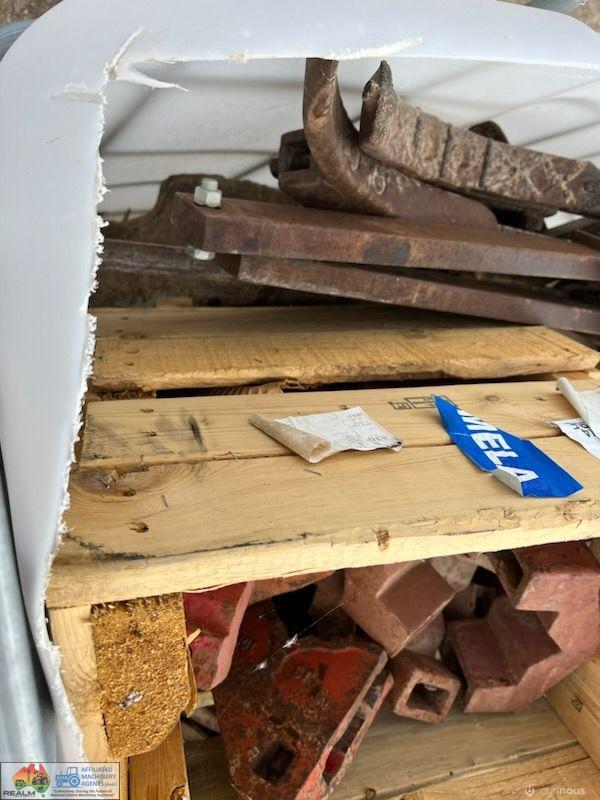 Half Shuttle of Row Crop Fittings (inc. Chisel plough points) - photo 4