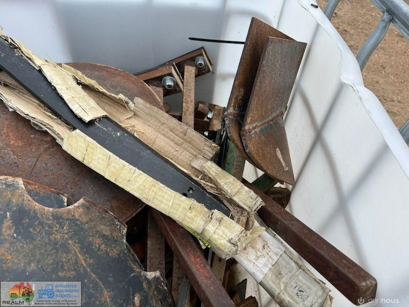 Half Shuttle of Row Crop Fittings (inc. New scalloped discs) - photo 3