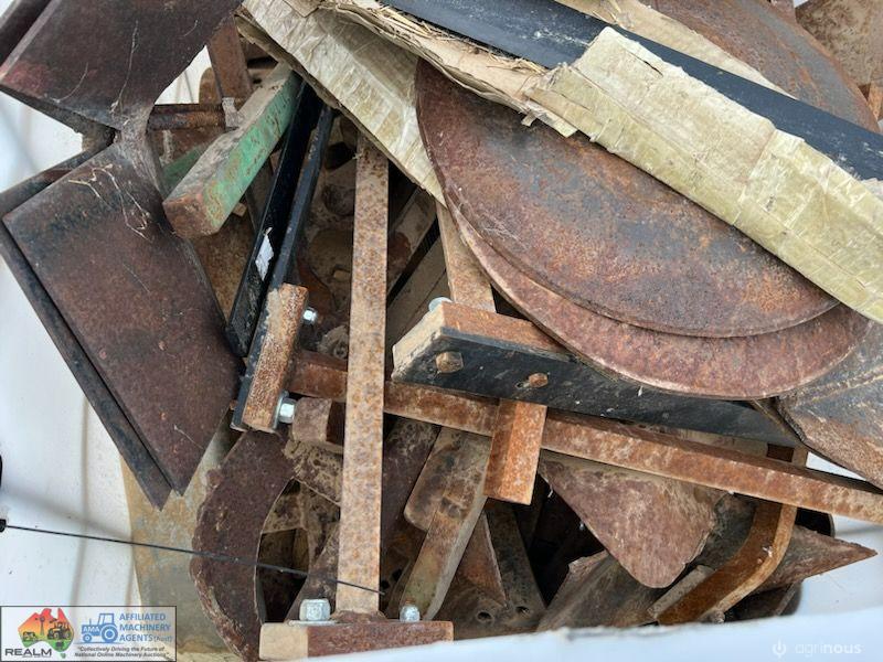 Half Shuttle of Row Crop Fittings (inc. New scalloped discs) - photo 5