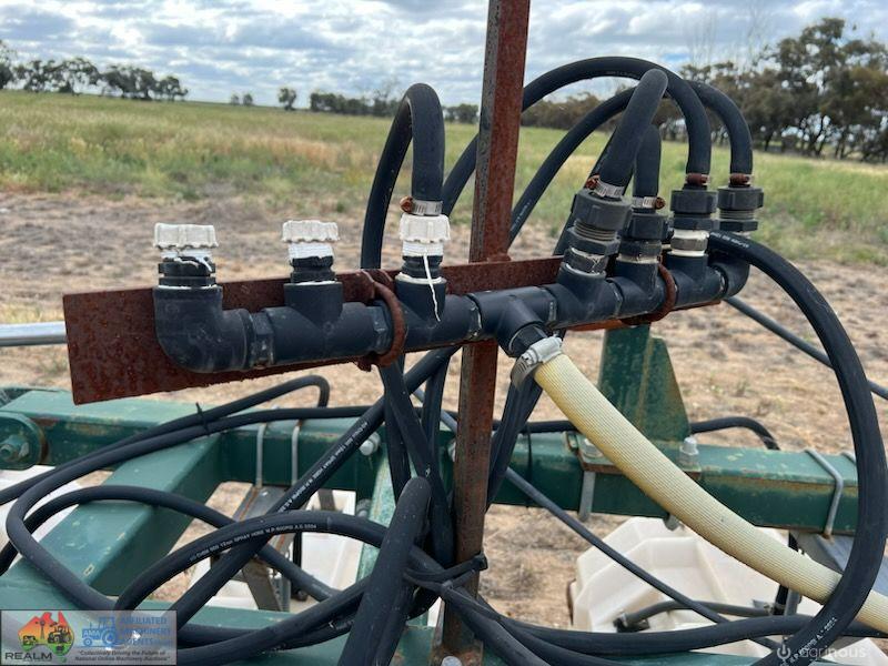 Ellis 12 Row Shielded Sprayer - photo 5