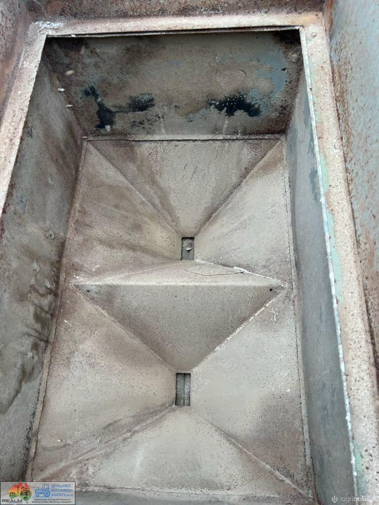 3x Row-crop Fertilizer Boxes - photo 6